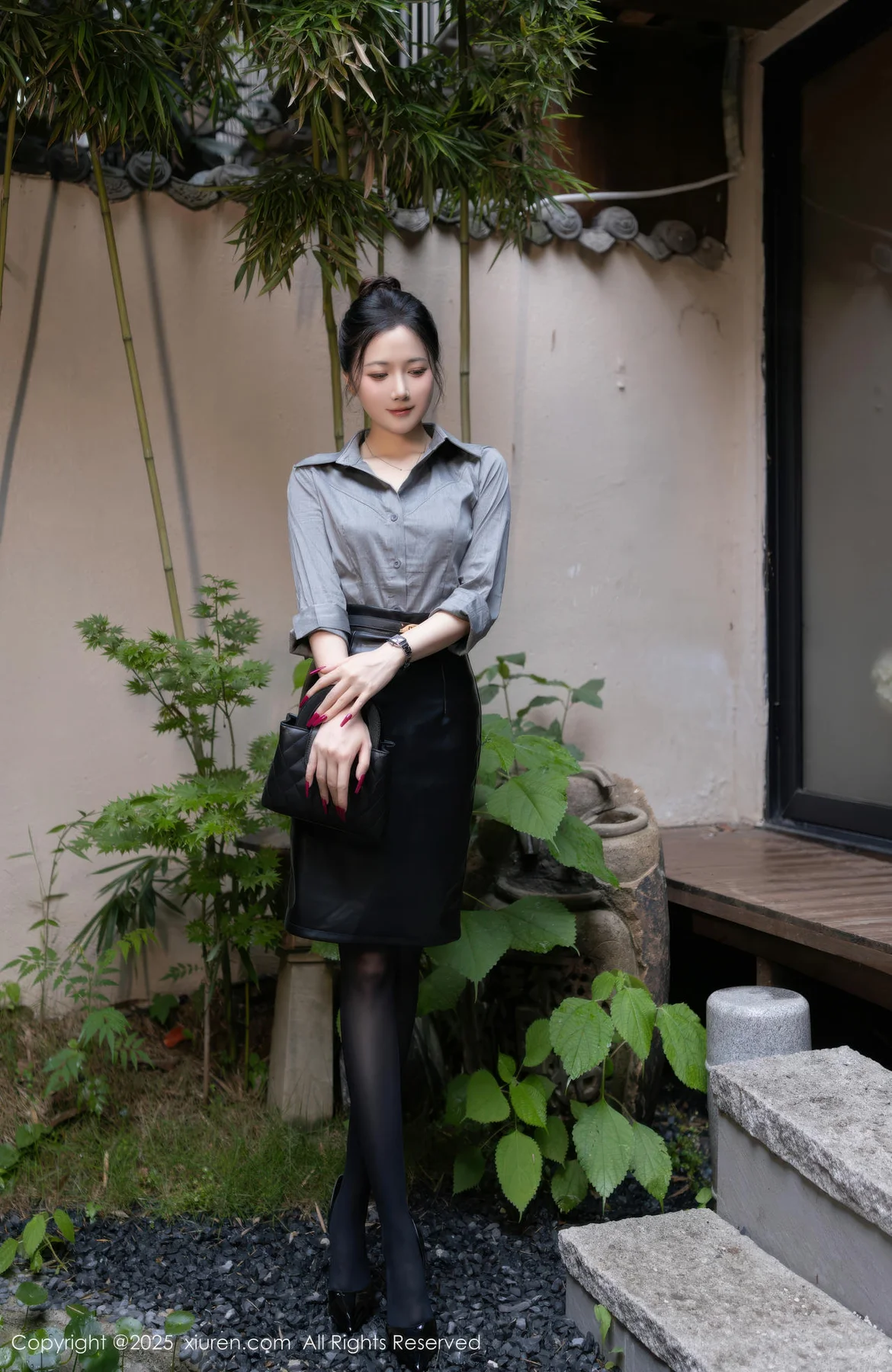 XiuRen 秀人 No.10635 鱼子酱Fish 灰色衬衫魅惑黑丝 - 3