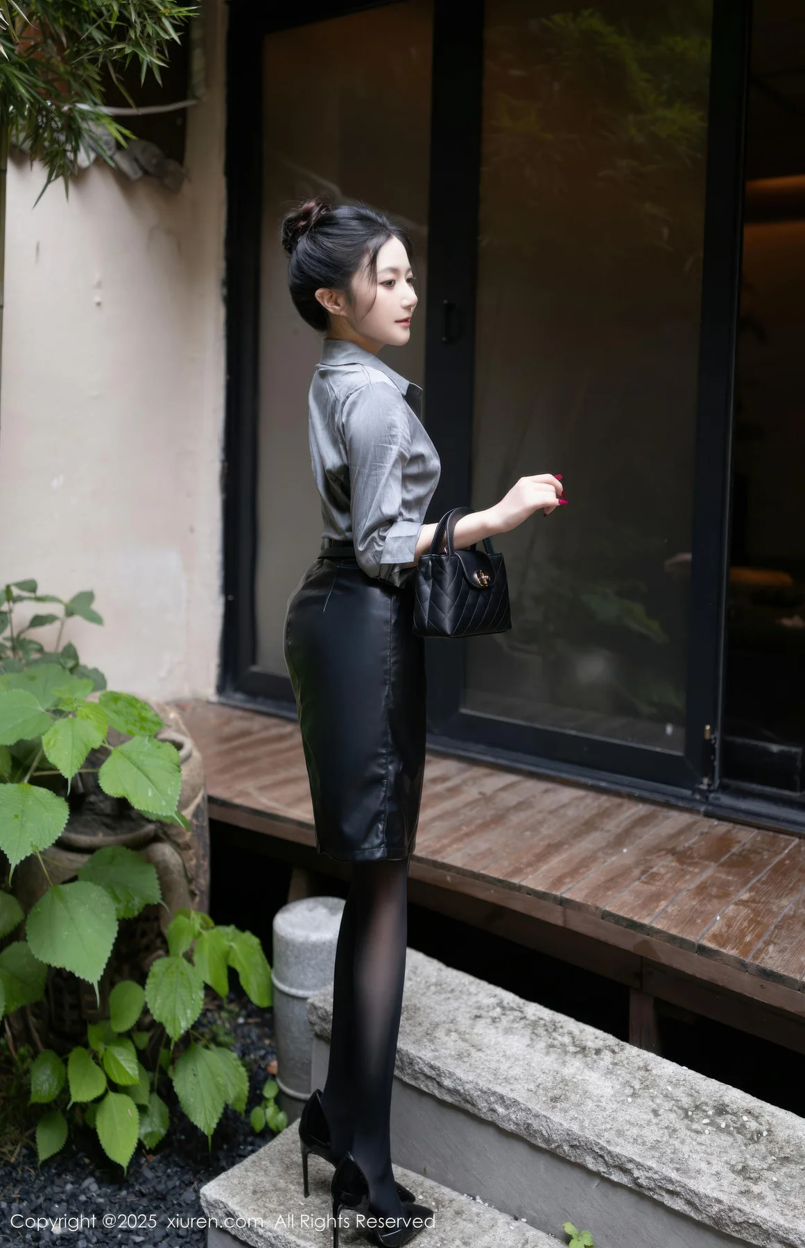 XiuRen 秀人 No.10635 鱼子酱Fish 灰色衬衫魅惑黑丝 - 4