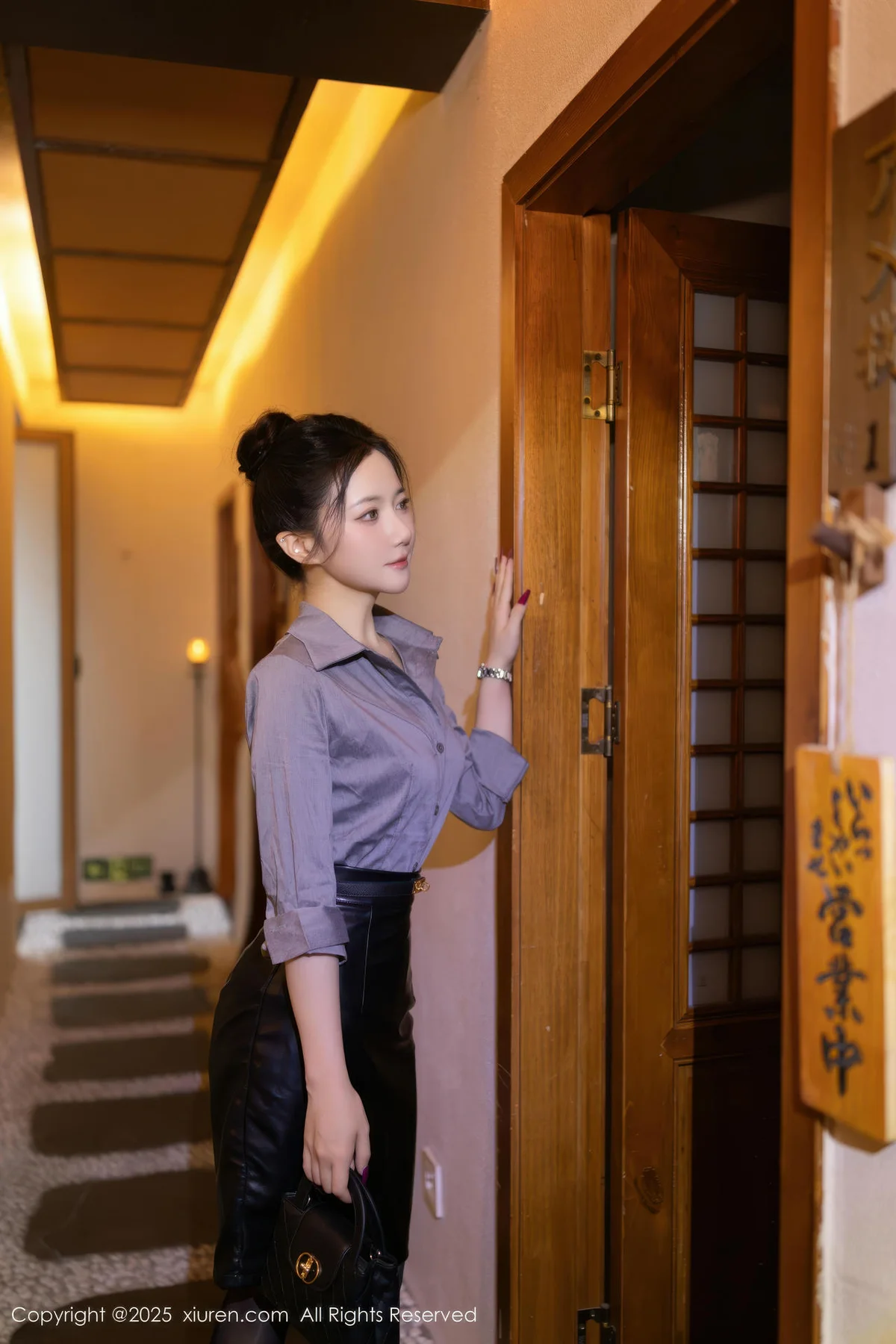 XiuRen 秀人 No.10635 鱼子酱Fish 灰色衬衫魅惑黑丝 - 8