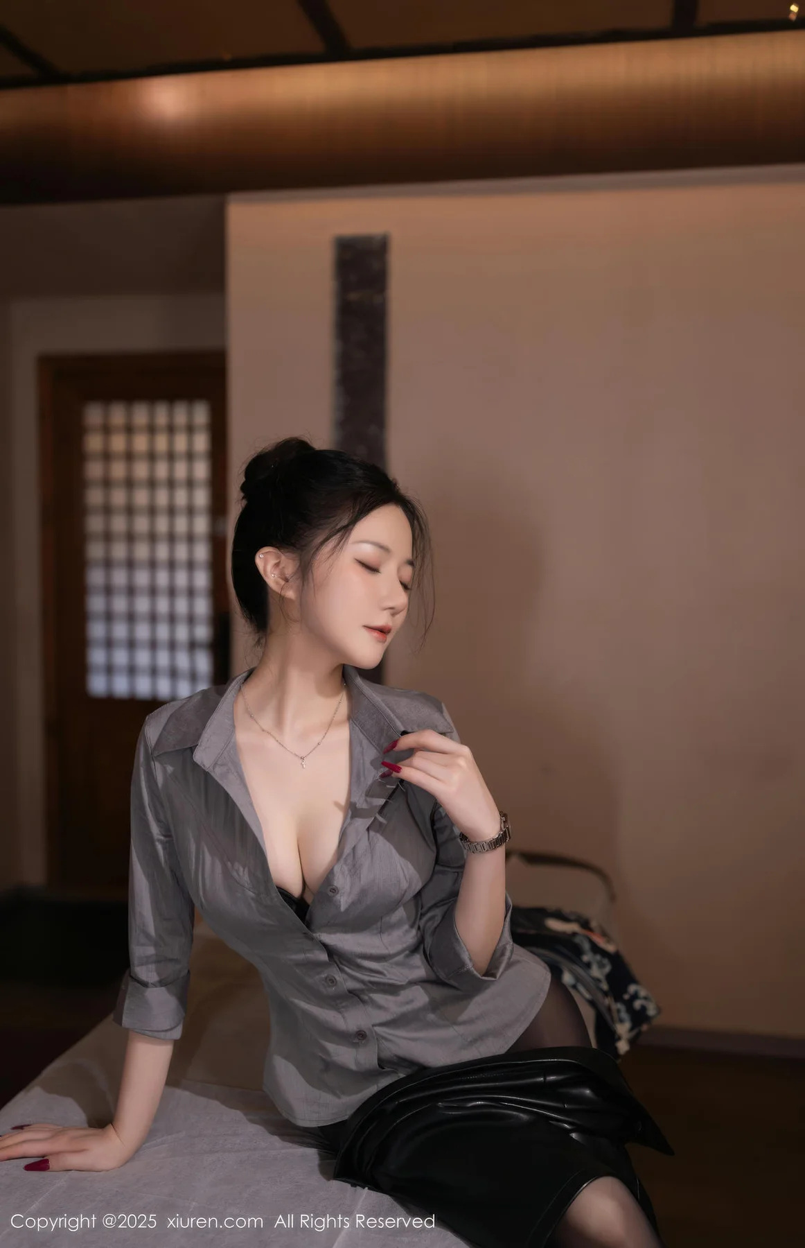 XiuRen 秀人 No.10635 鱼子酱Fish 灰色衬衫魅惑黑丝 - 8