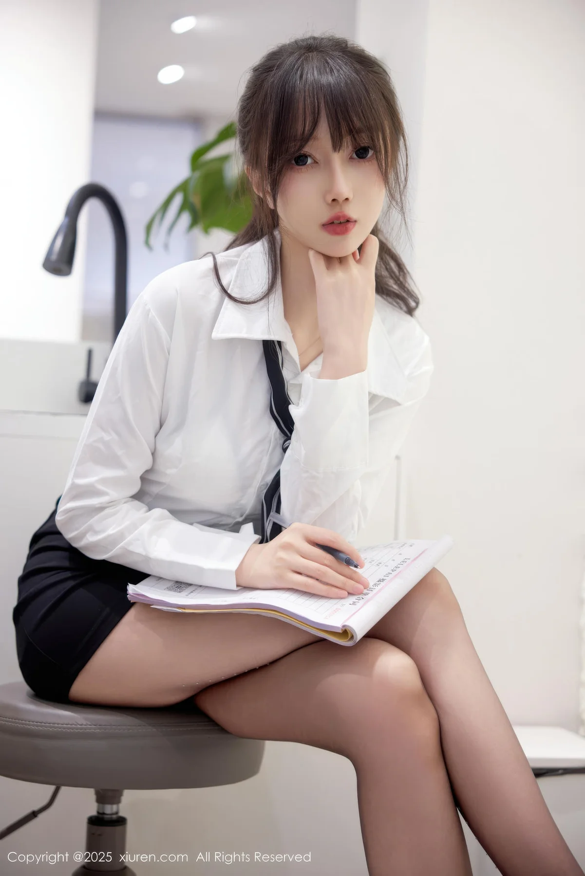 XiuRen 秀人 No.10636 玥儿玥er 性感OL服饰 - 5