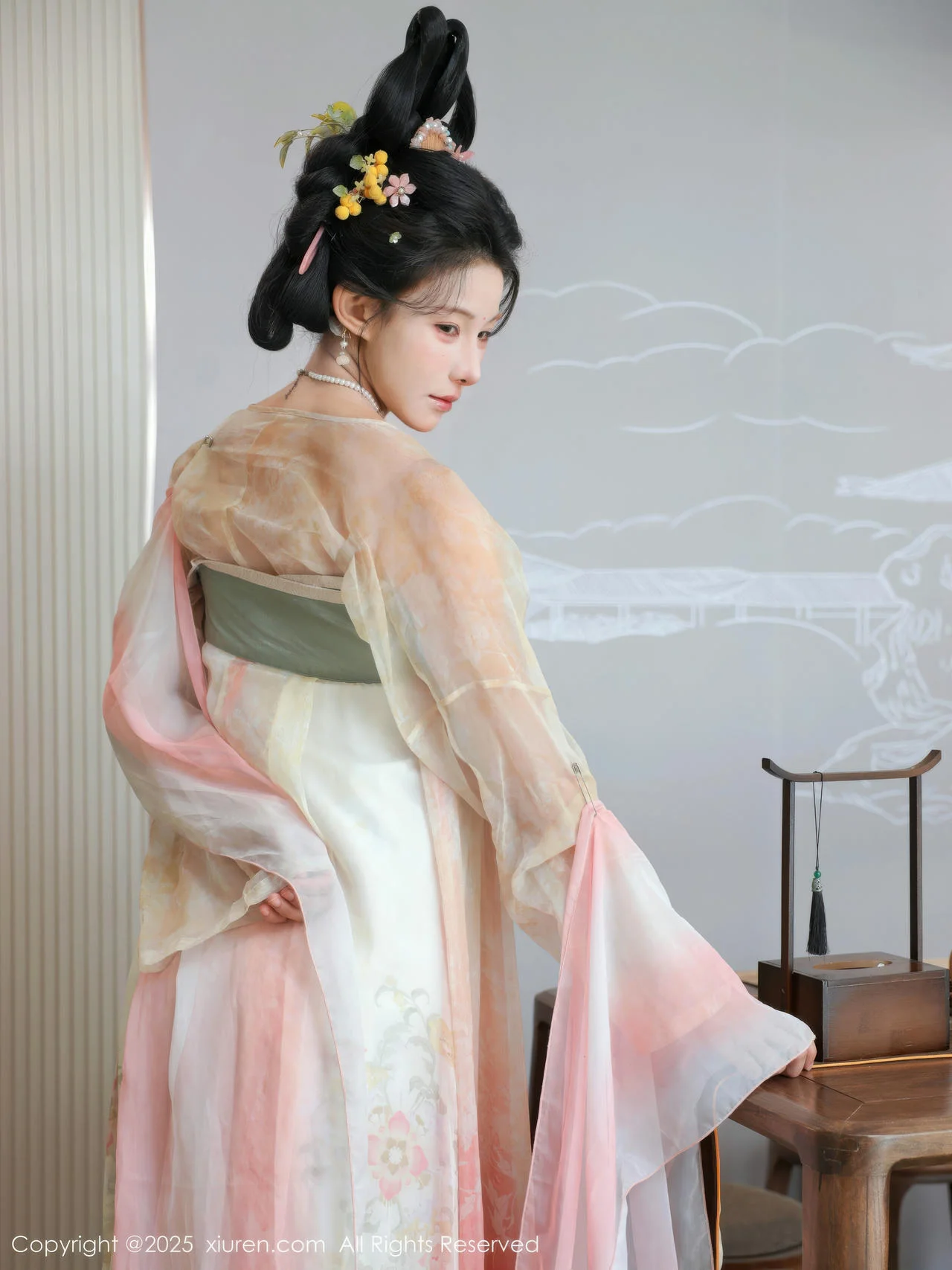 XiuRen 秀人 No.10645 梨霜儿 浅色古装服饰拍摄 - 1