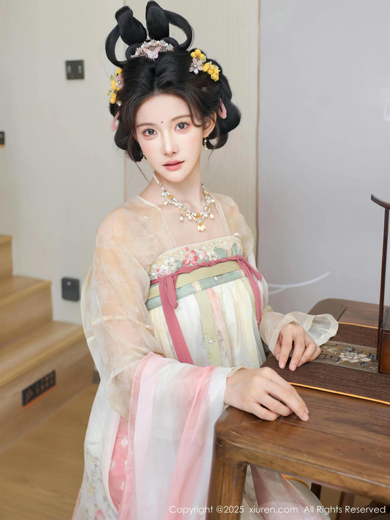 XiuRen 秀人 No.10645 梨霜儿 浅色古装服饰拍摄 - 8