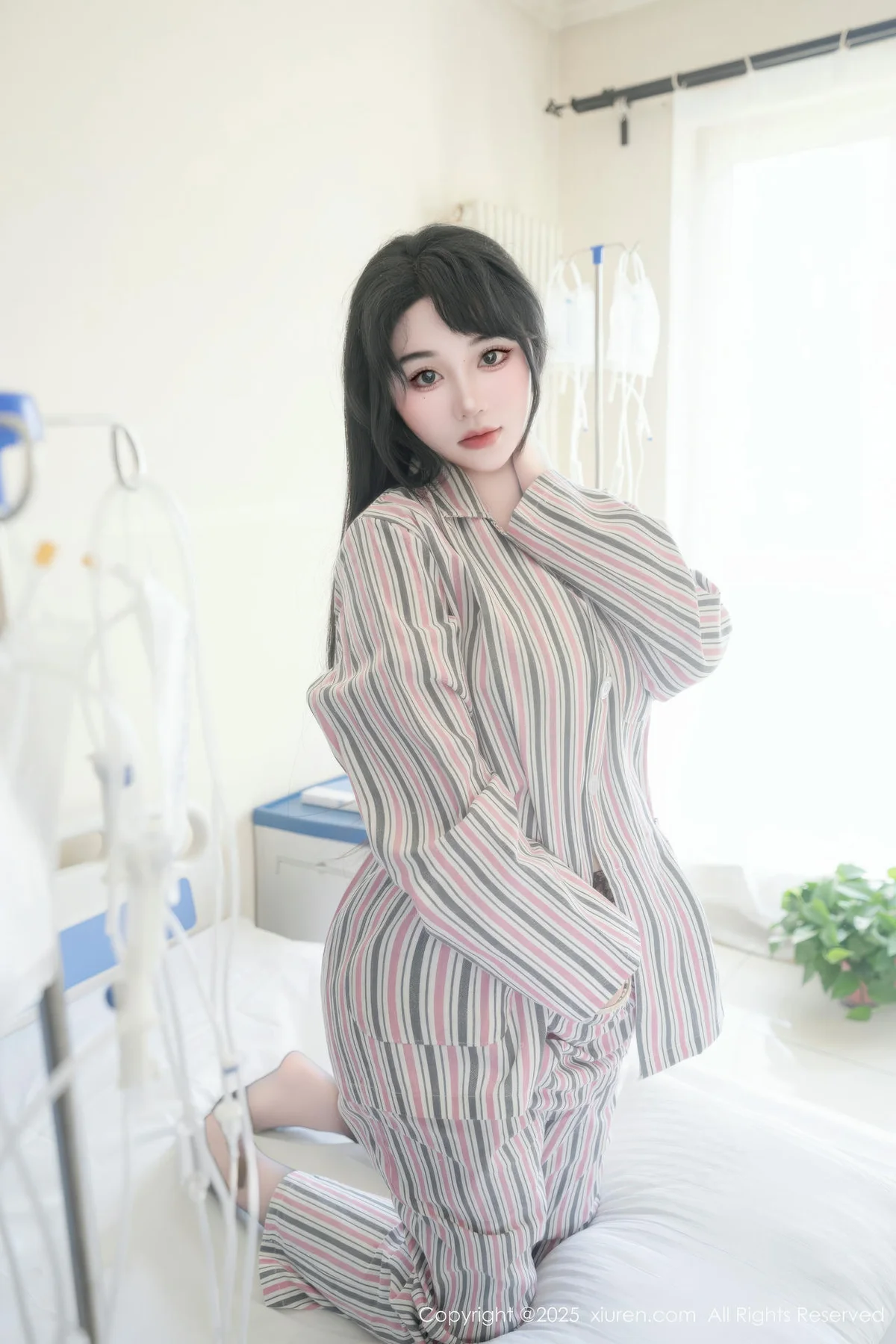 XiuRen 秀人 No.10648 汐汐爱吃草莓 安定医院里的小躁动 - 1