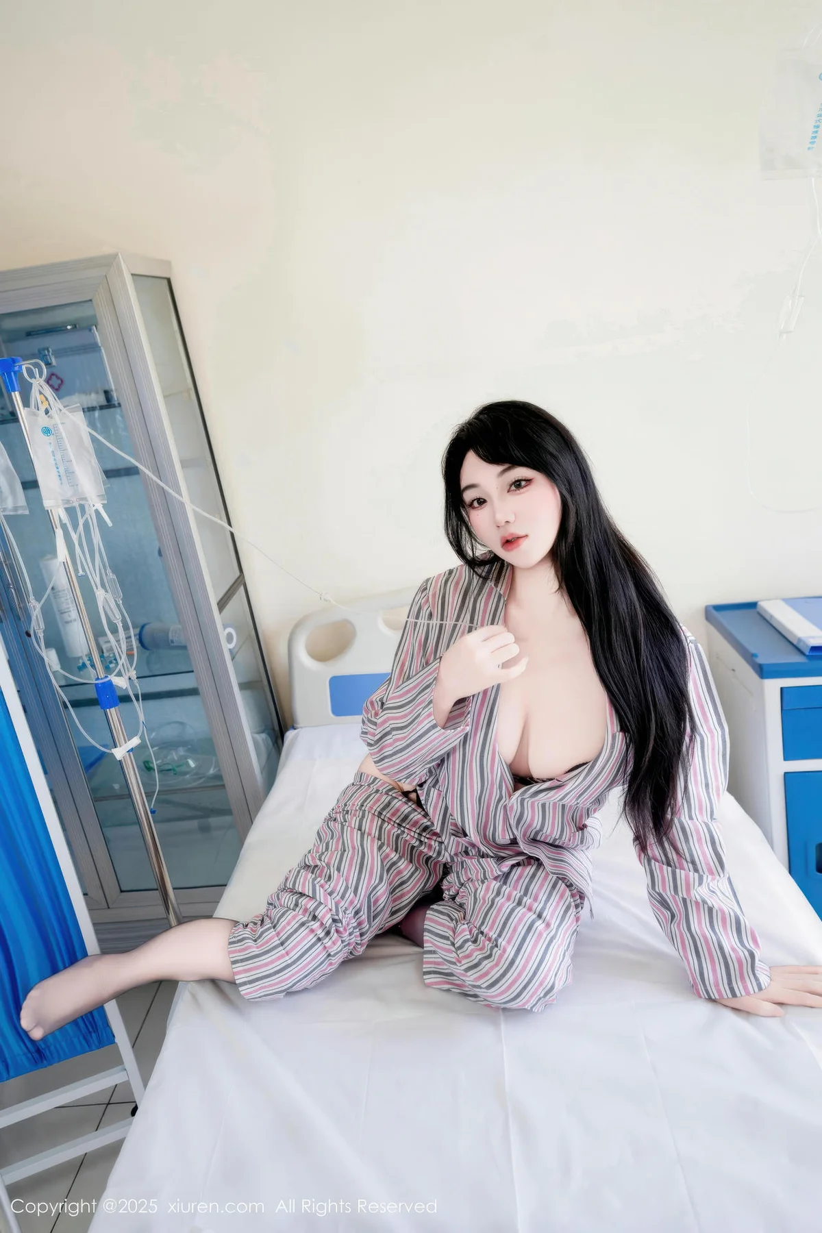 XiuRen 秀人 No.10648 汐汐爱吃草莓 安定医院里的小躁动 - 2