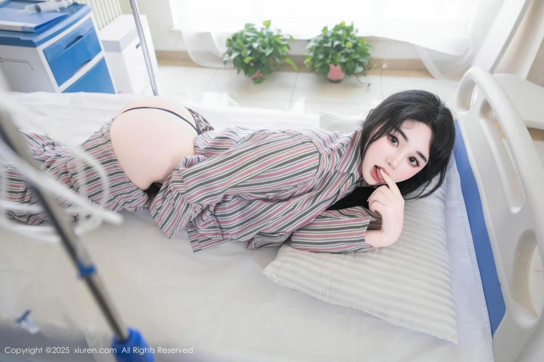 XiuRen 秀人 No.10648 汐汐爱吃草莓 安定医院里的小躁动 - 10