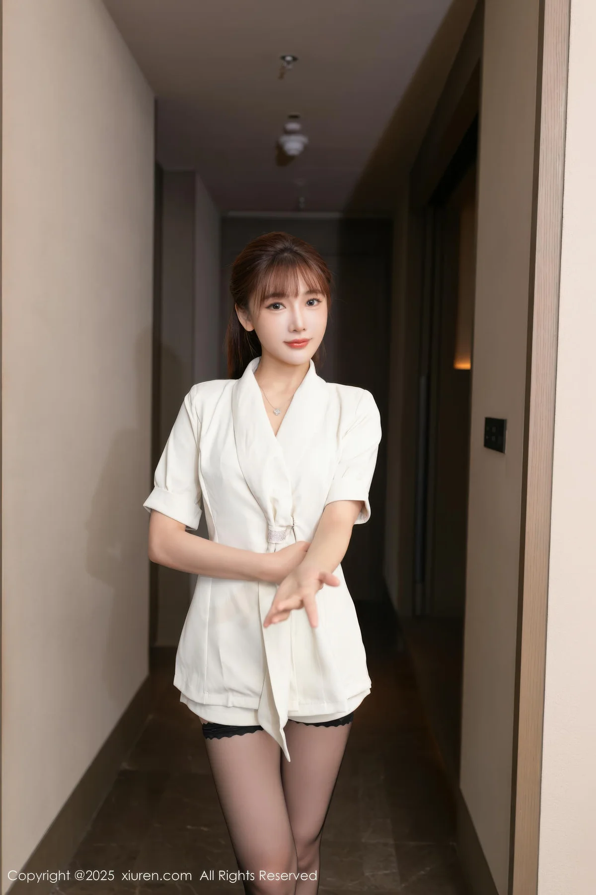 XiuRen 秀人 No.10650 陆萱萱 性感魅惑黑丝 - 2