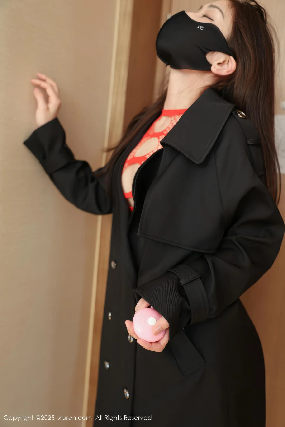 XiuRen 秀人 No.10652 刘婷婷 黑色风衣红色情趣内衣 - 6