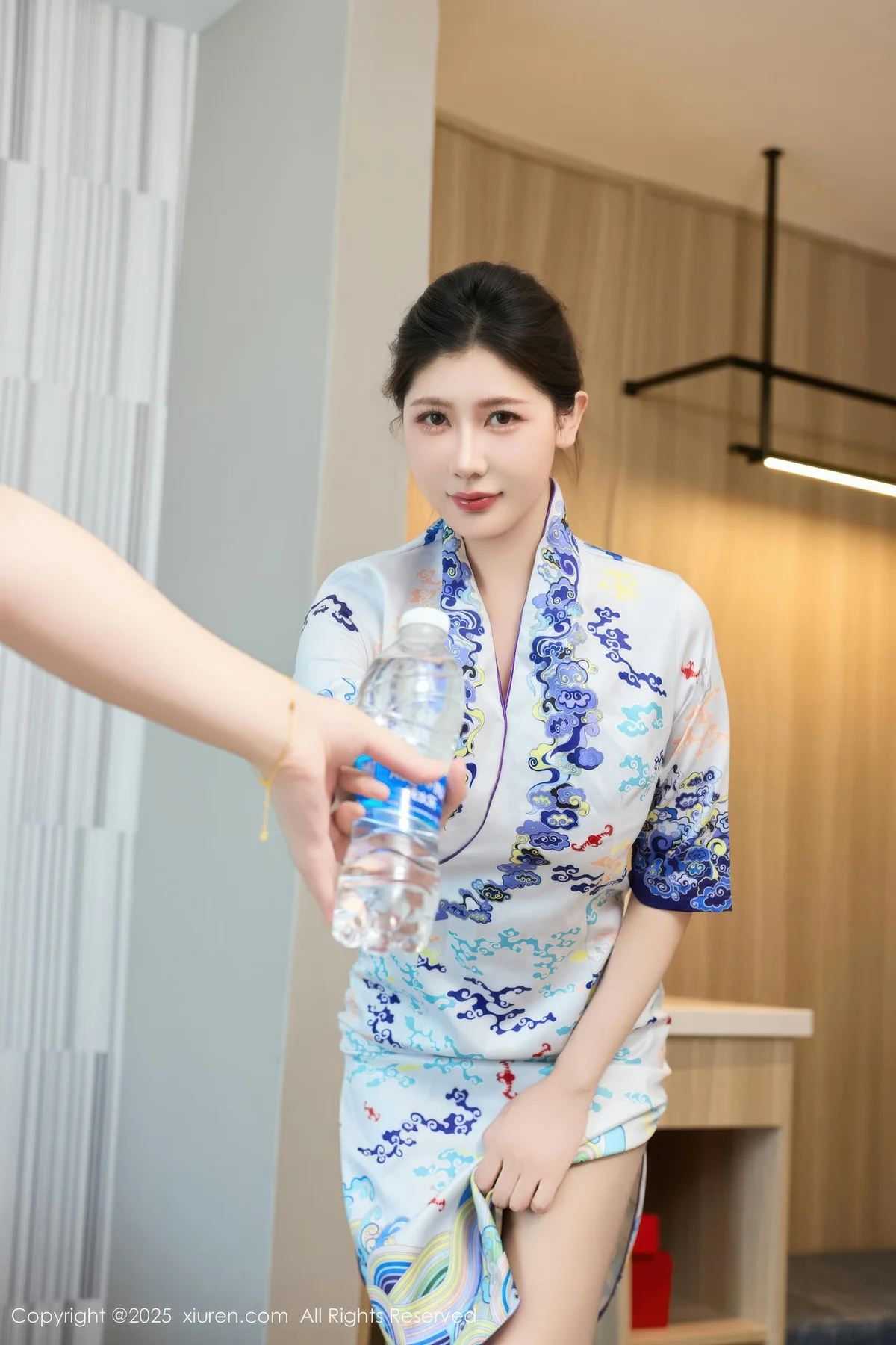 XiuRen 秀人 No.10654 尹甜甜 性感空姐制服诱惑 - 5