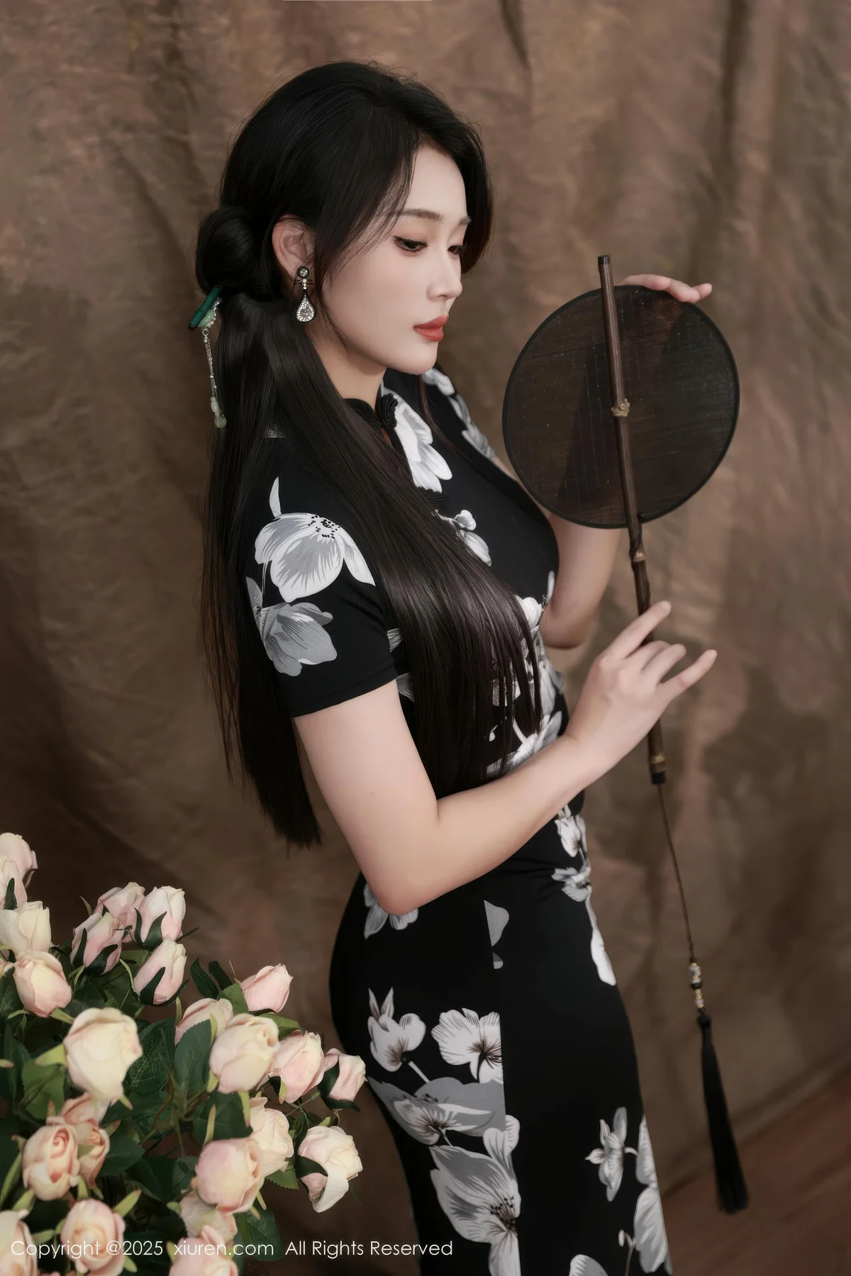 XiuRen 秀人 No.10655 南乔 黑色旗袍紫色情趣内衣 - 1