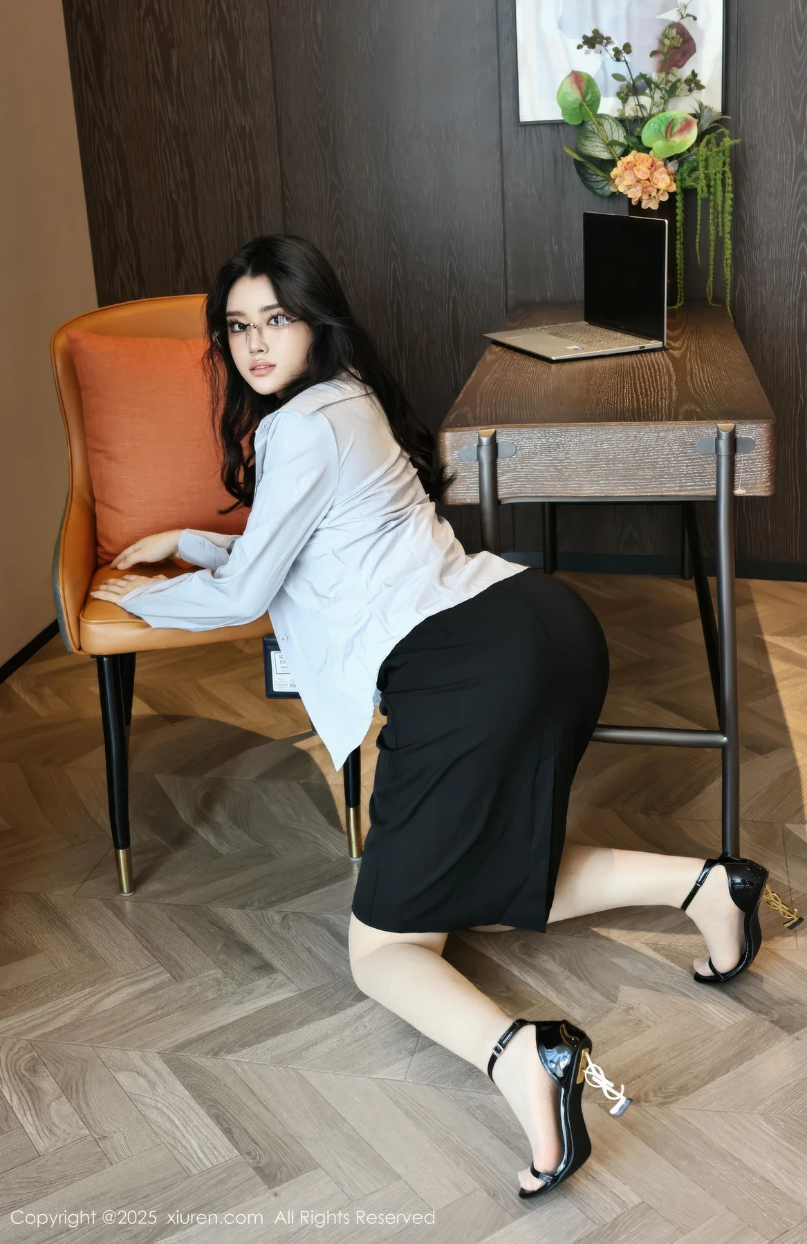 XiuRen 秀人 No.10674 糯梨子 性感OL服饰 - 1