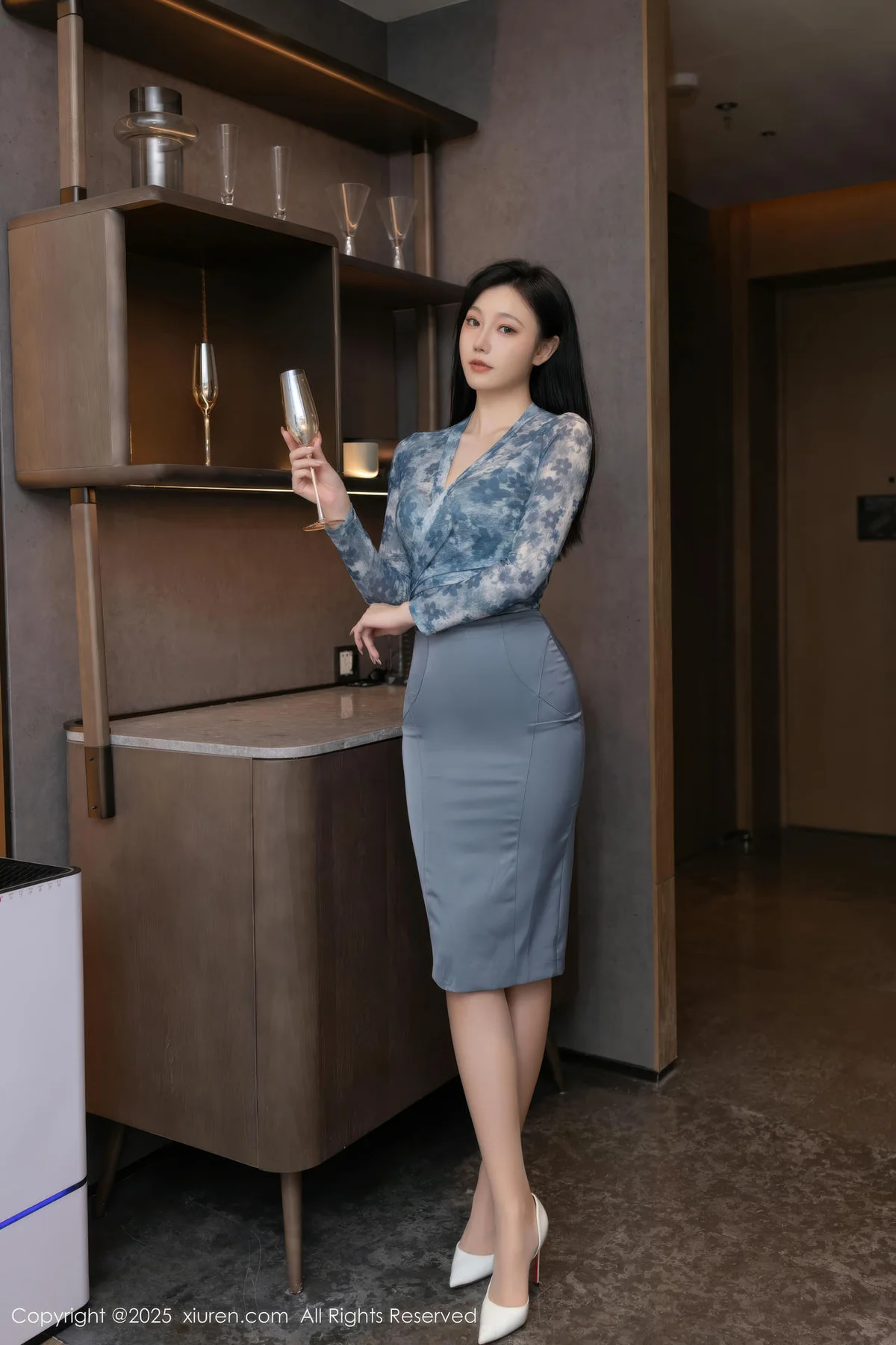 XiuRen 秀人 No.10693 安然anran  灰色长裙曼妙身姿 - 5