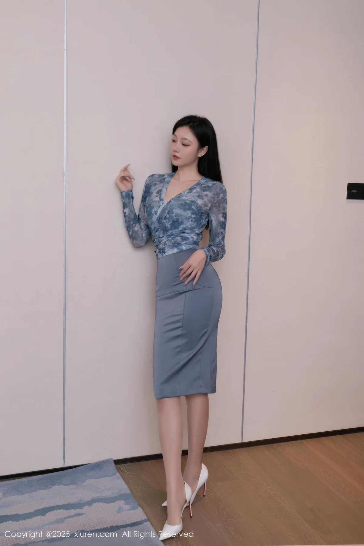 XiuRen 秀人 No.10693 安然anran  灰色长裙曼妙身姿 - 4