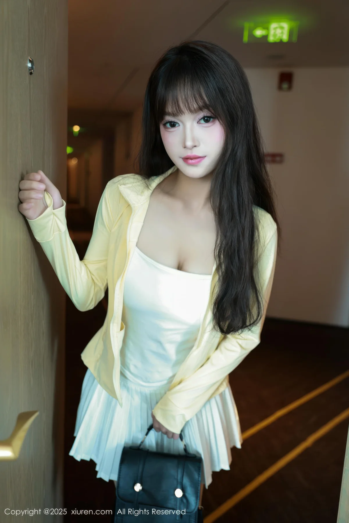 XiuRen 秀人 No.10702 糯咪 白色短裙白色丝袜 - 3