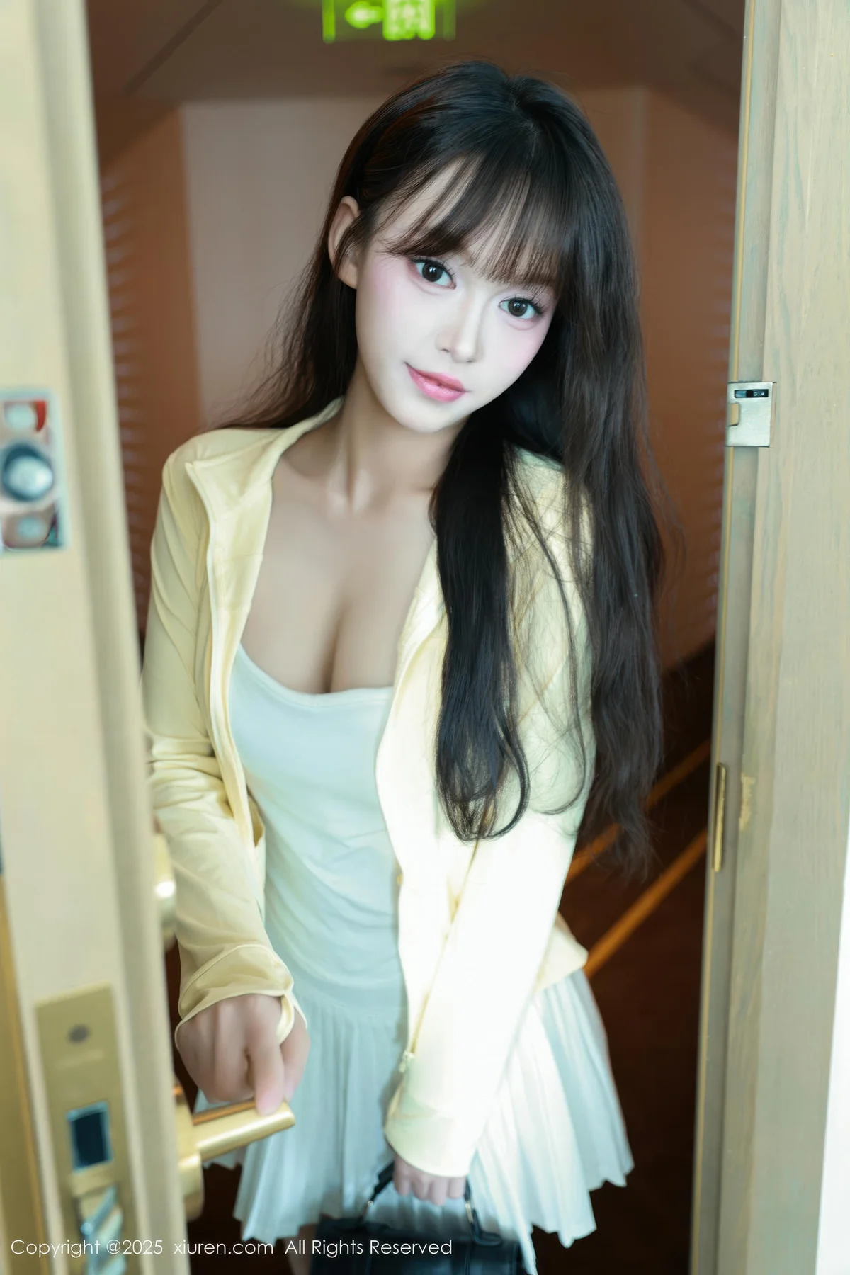 XiuRen 秀人 No.10702 糯咪 白色短裙白色丝袜 - 6