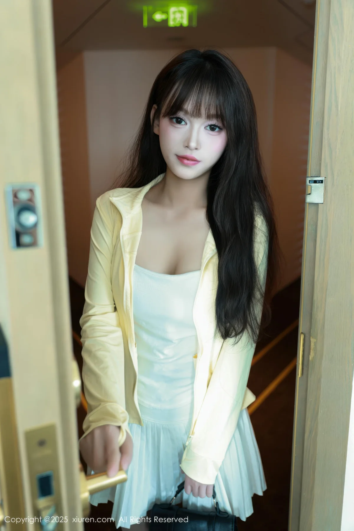 XiuRen 秀人 No.10702 糯咪 白色短裙白色丝袜 - 7