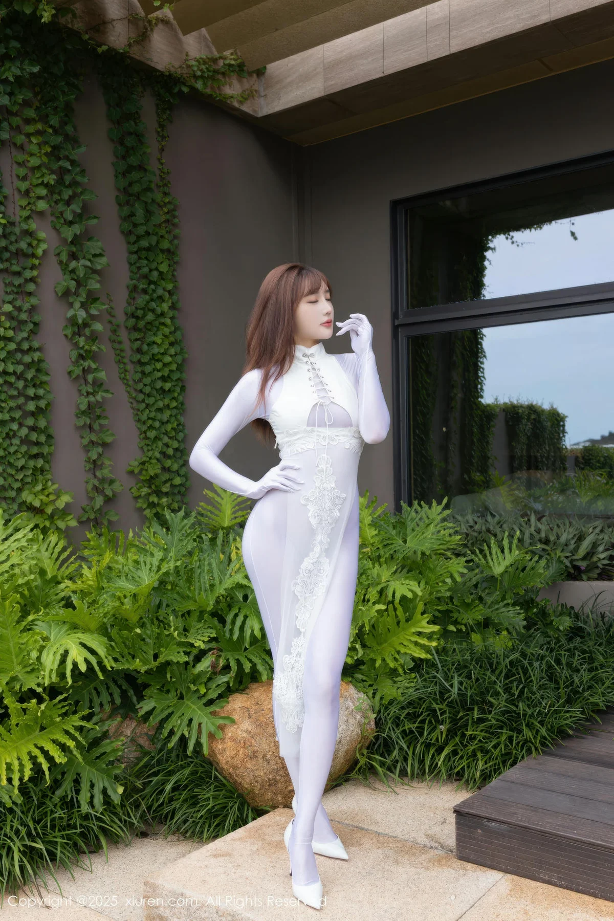 XiuRen 秀人 No.10704 陆萱萱 性感白旗袍 - 2