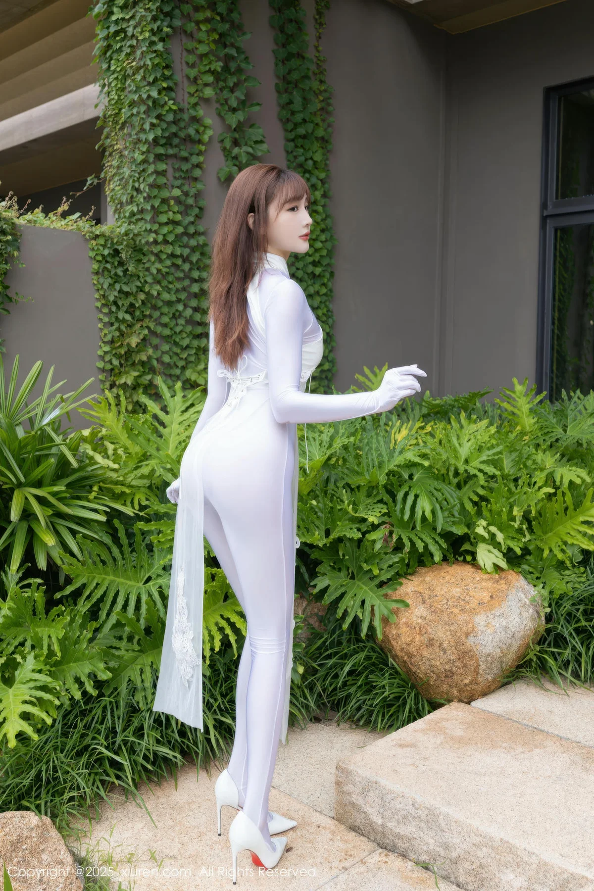 XiuRen 秀人 No.10704 陆萱萱 性感白旗袍 - 8