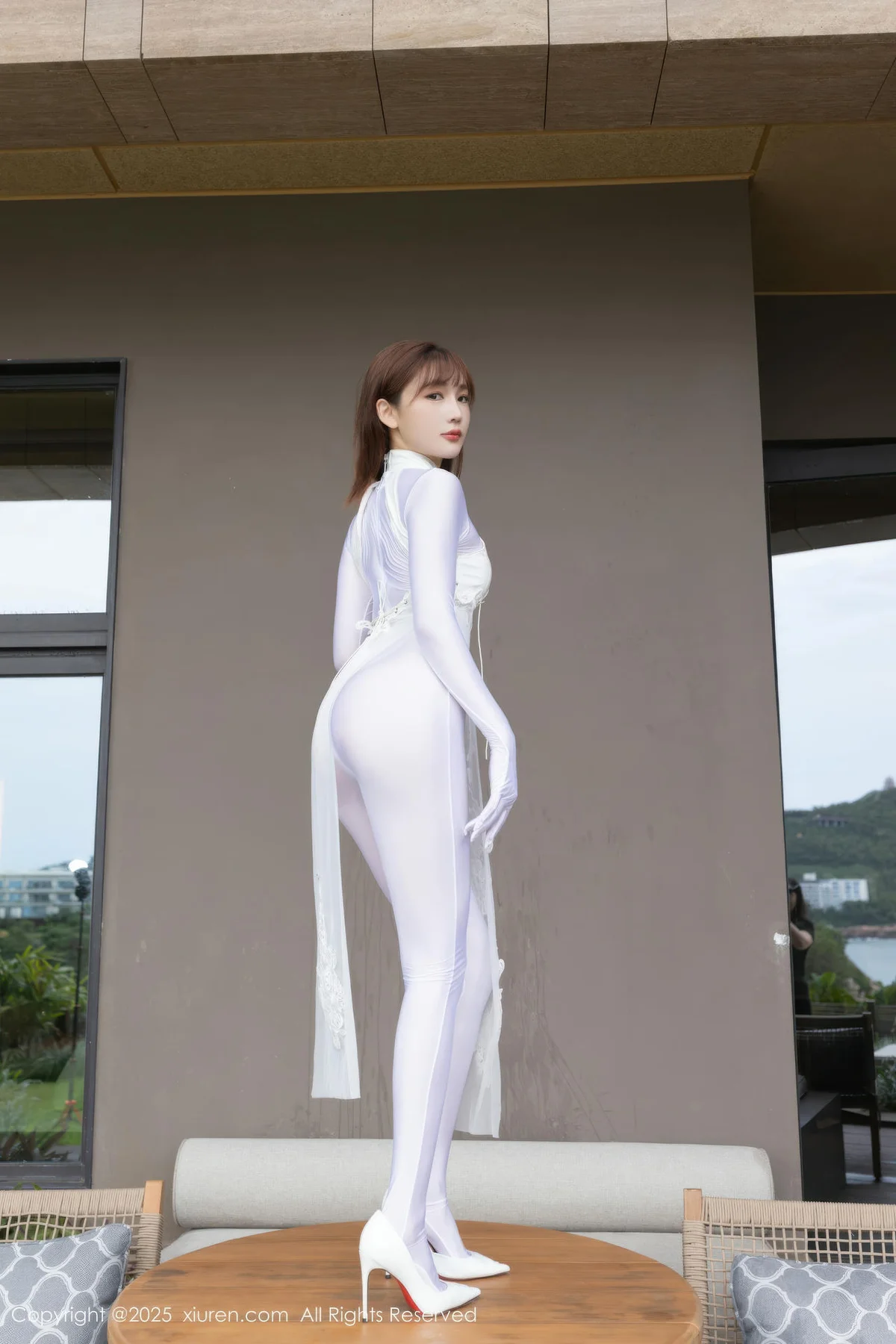 XiuRen 秀人 No.10704 陆萱萱 性感白旗袍 - 8