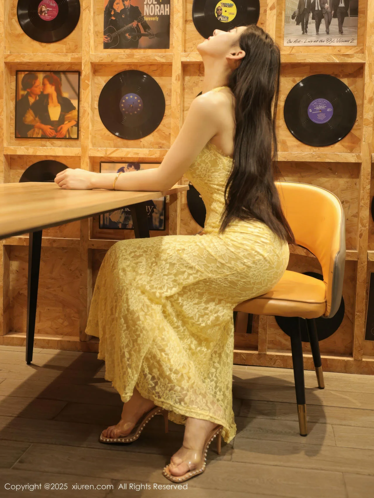 XiuRen 秀人 No.10715 梨霜儿 唱片黄色连衣裙 - 4