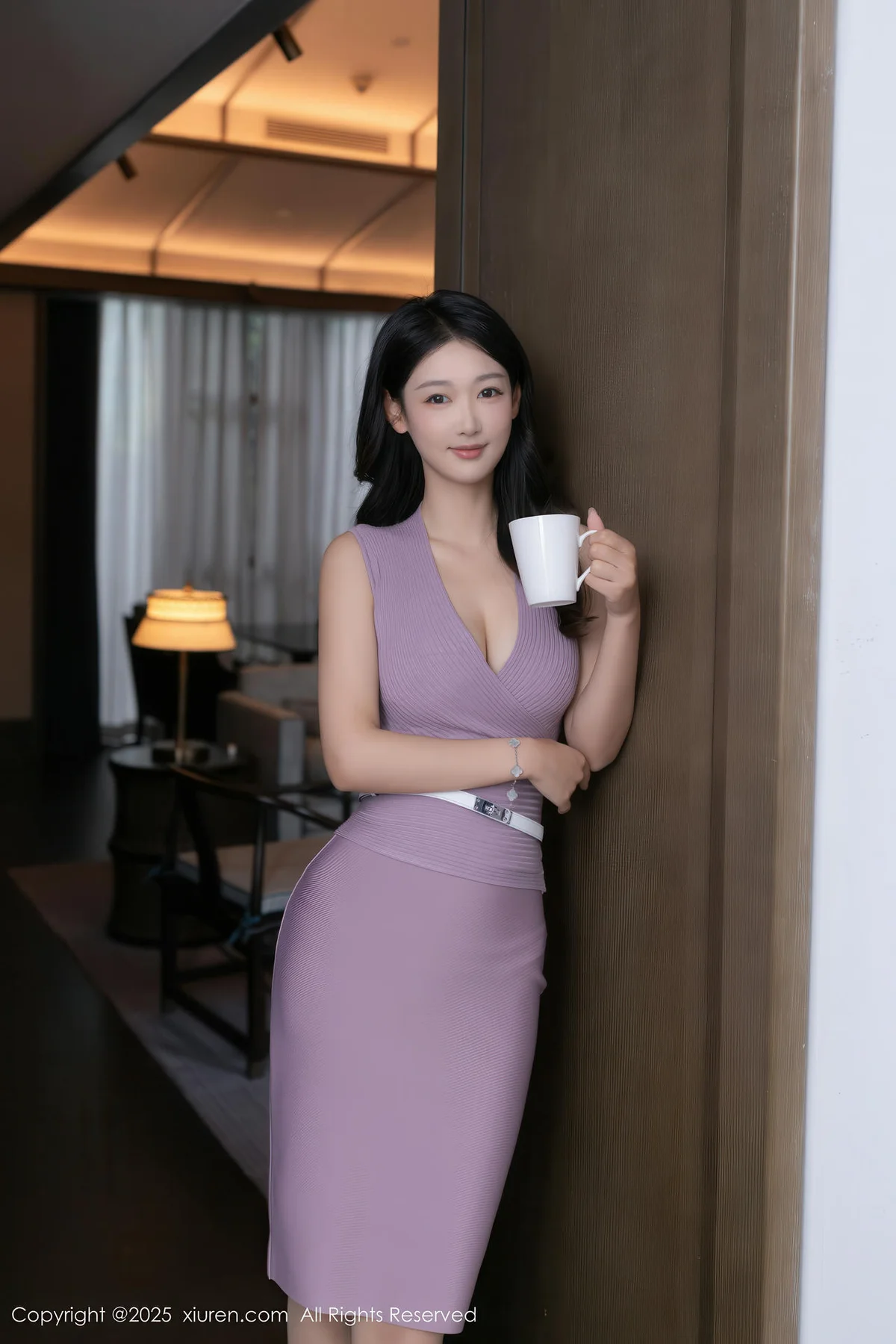 XiuRen 秀人 No.10716 唐安琪 紫色连衣裙街拍 - 1