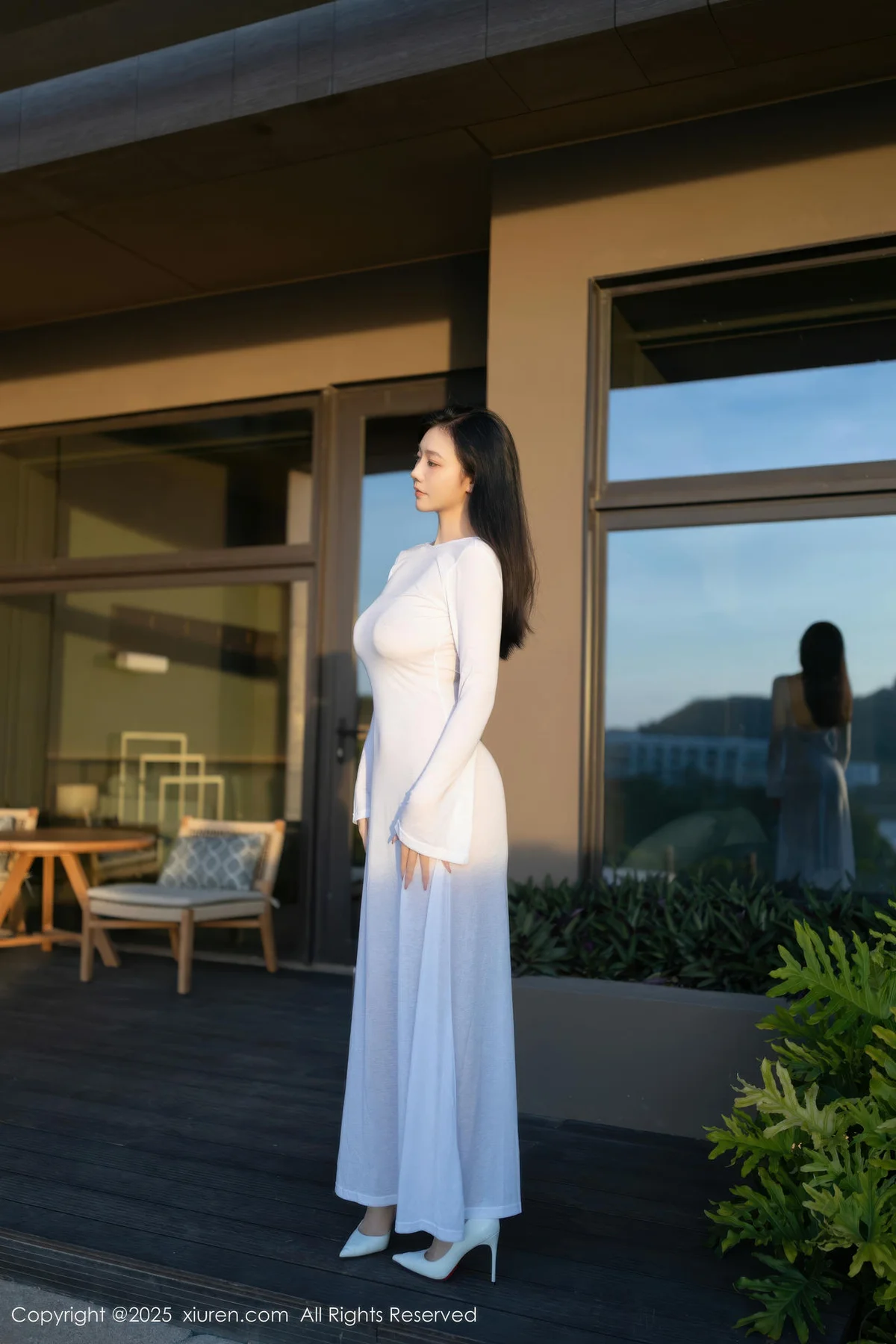 XiuRen 秀人 No.10747 安然anran 白色连衣裙诱人肉色丝袜 - 1