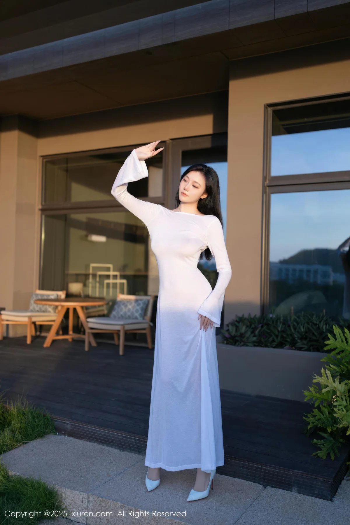 XiuRen 秀人 No.10747 安然anran 白色连衣裙诱人肉色丝袜 - 4