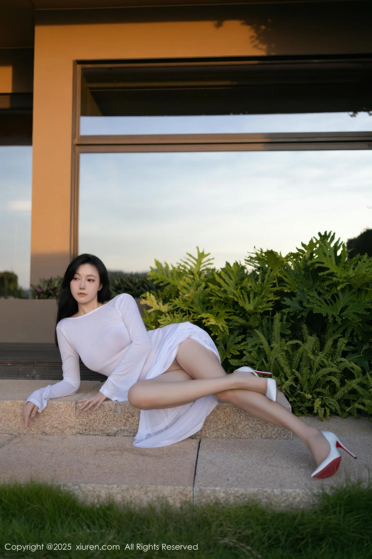 XiuRen 秀人 No.10747 安然anran 白色连衣裙诱人肉色丝袜 - 3