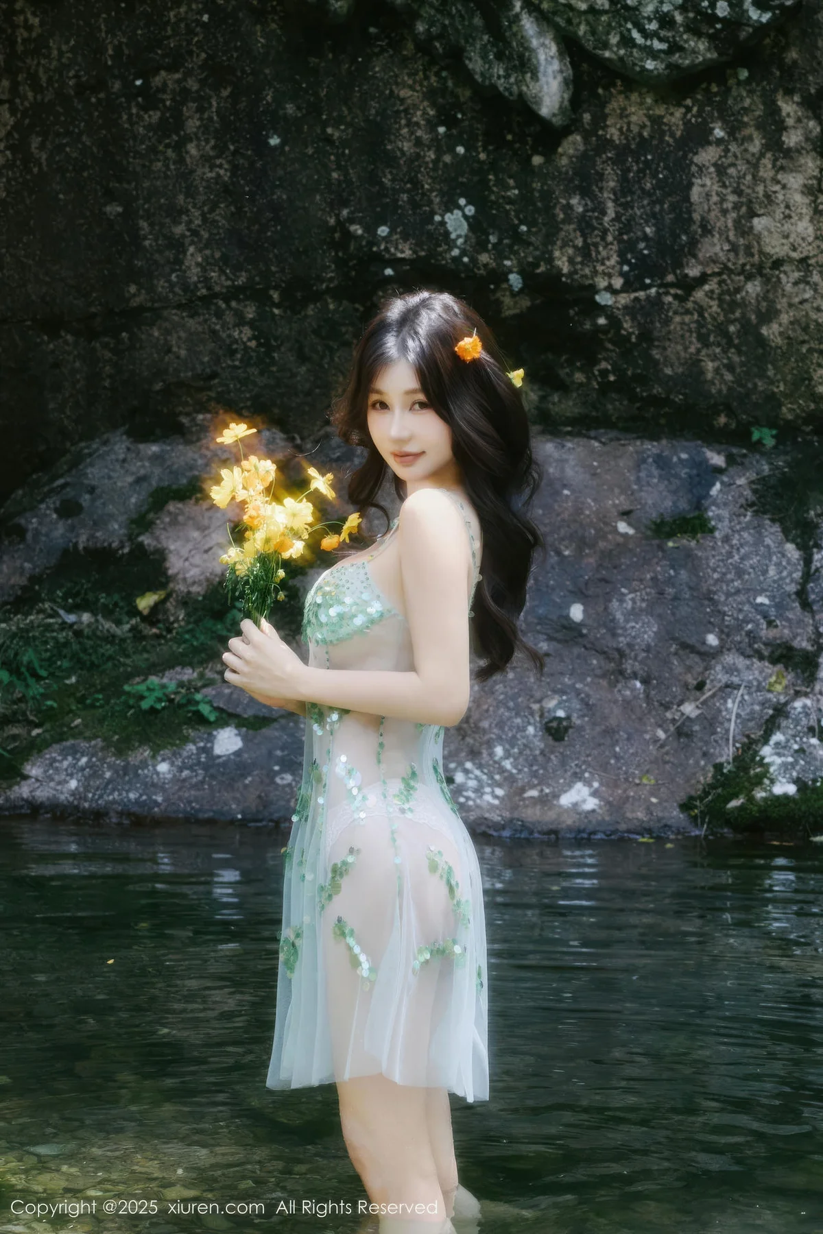 XiuRen 秀人 No.10756 尹甜甜 性感小溪亮片裙 - 1