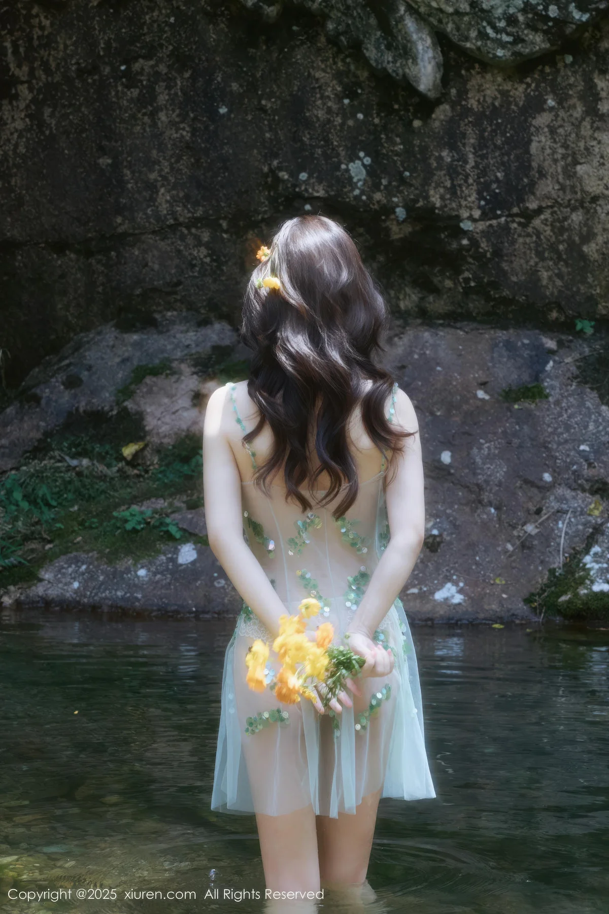 XiuRen 秀人 No.10756 尹甜甜 性感小溪亮片裙 - 2