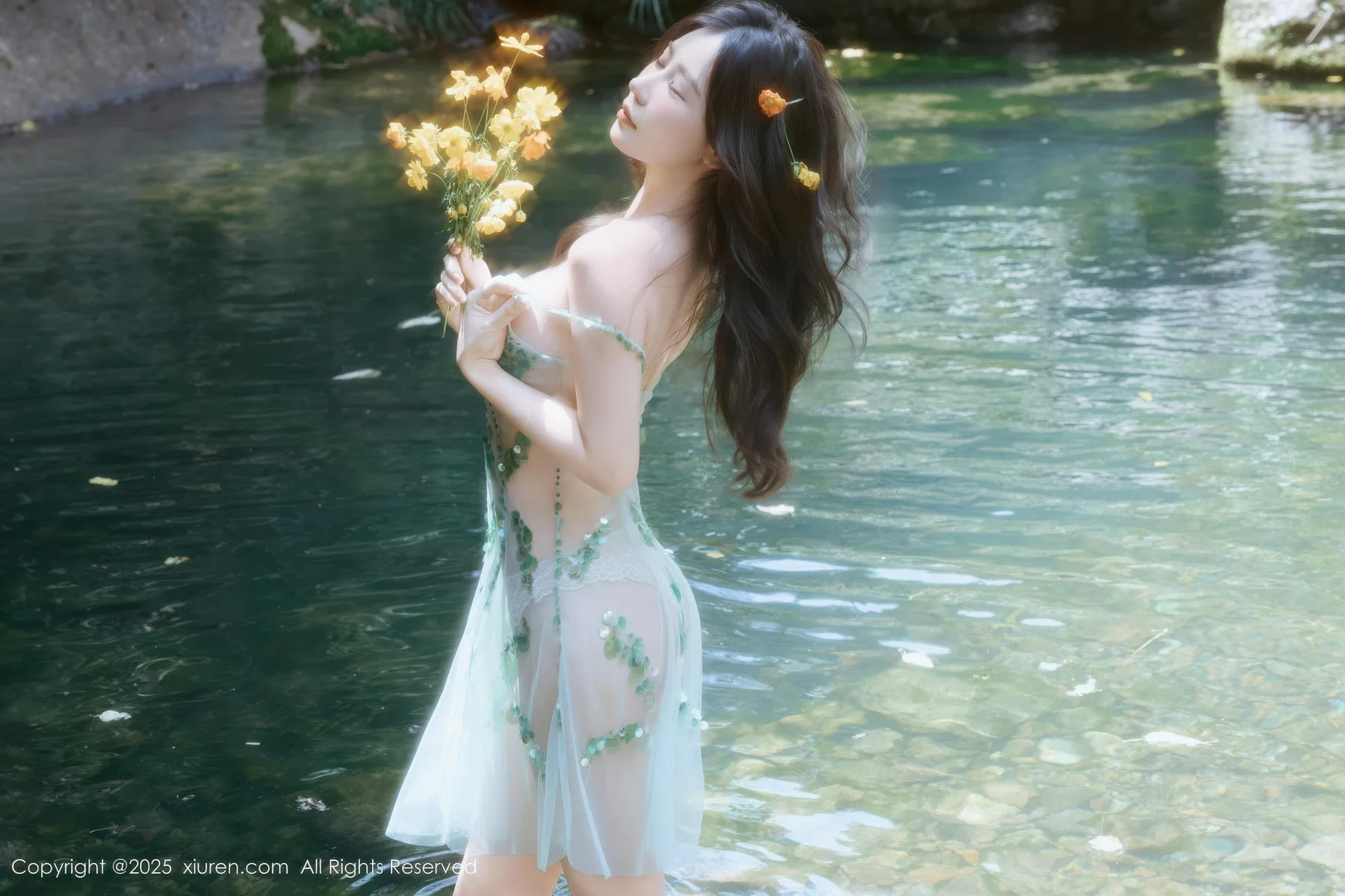 XiuRen 秀人 No.10756 尹甜甜 性感小溪亮片裙 - 4