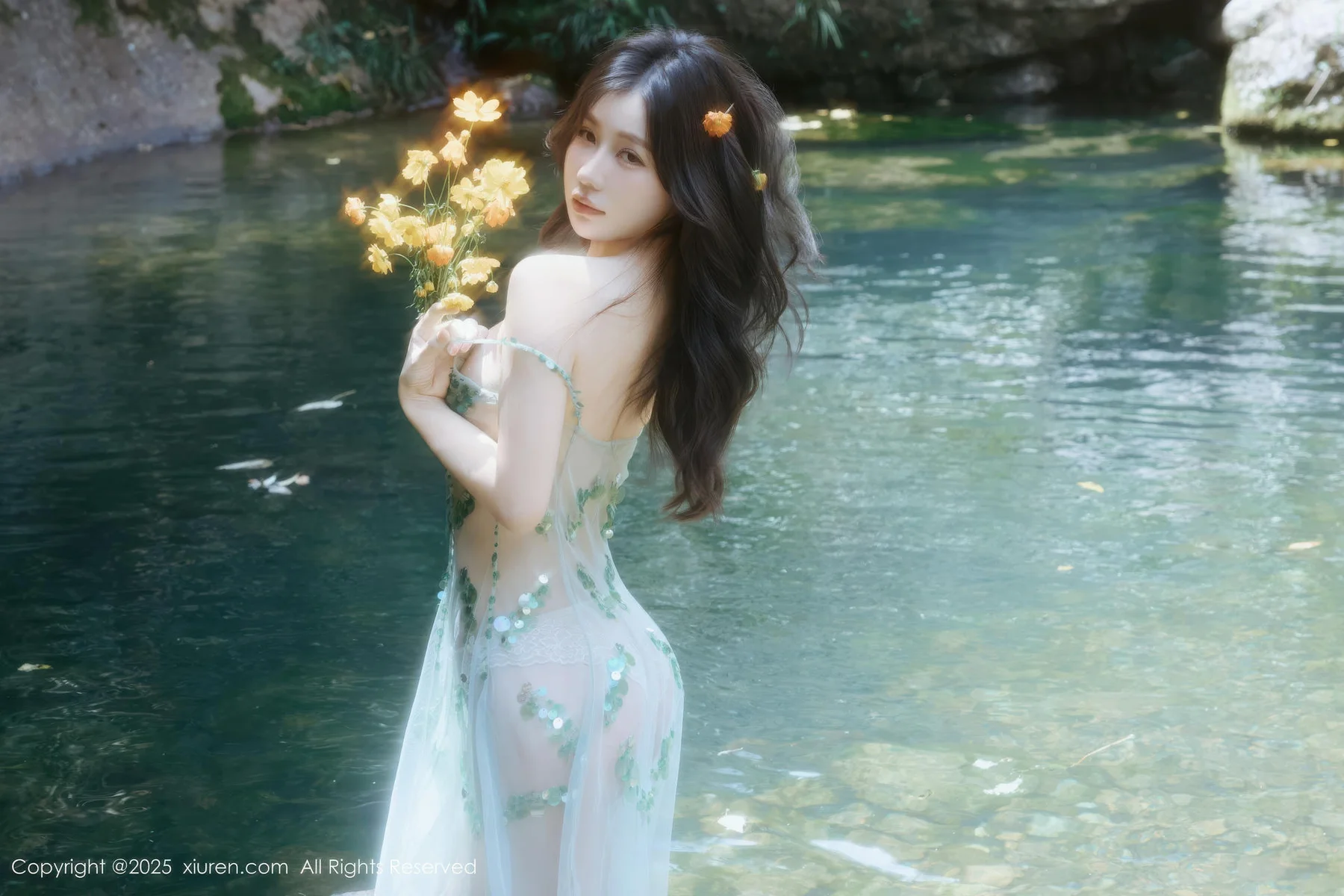 XiuRen 秀人 No.10756 尹甜甜 性感小溪亮片裙 - 5