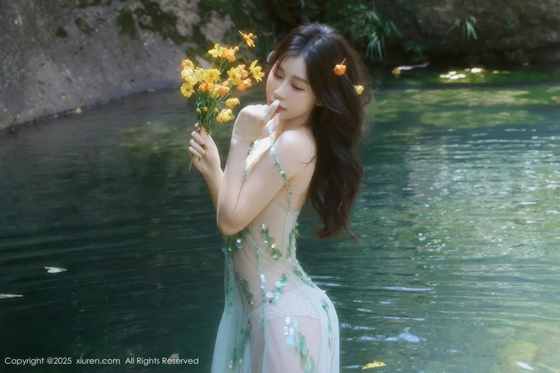 XiuRen 秀人 No.10756 尹甜甜 性感小溪亮片裙 - 8