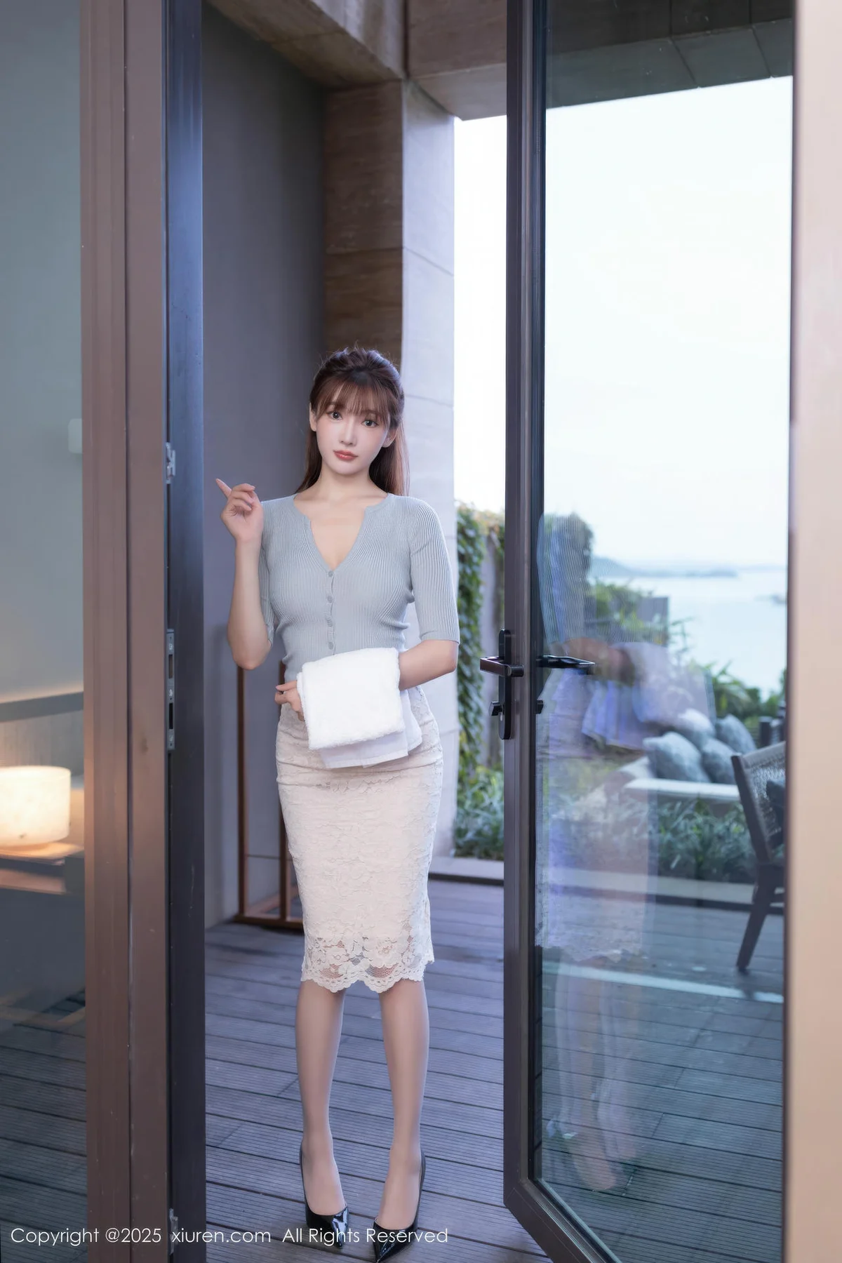 XiuRen 秀人 No.10757 陆萱萱 浅色长裙诱人白色丝袜 - 8