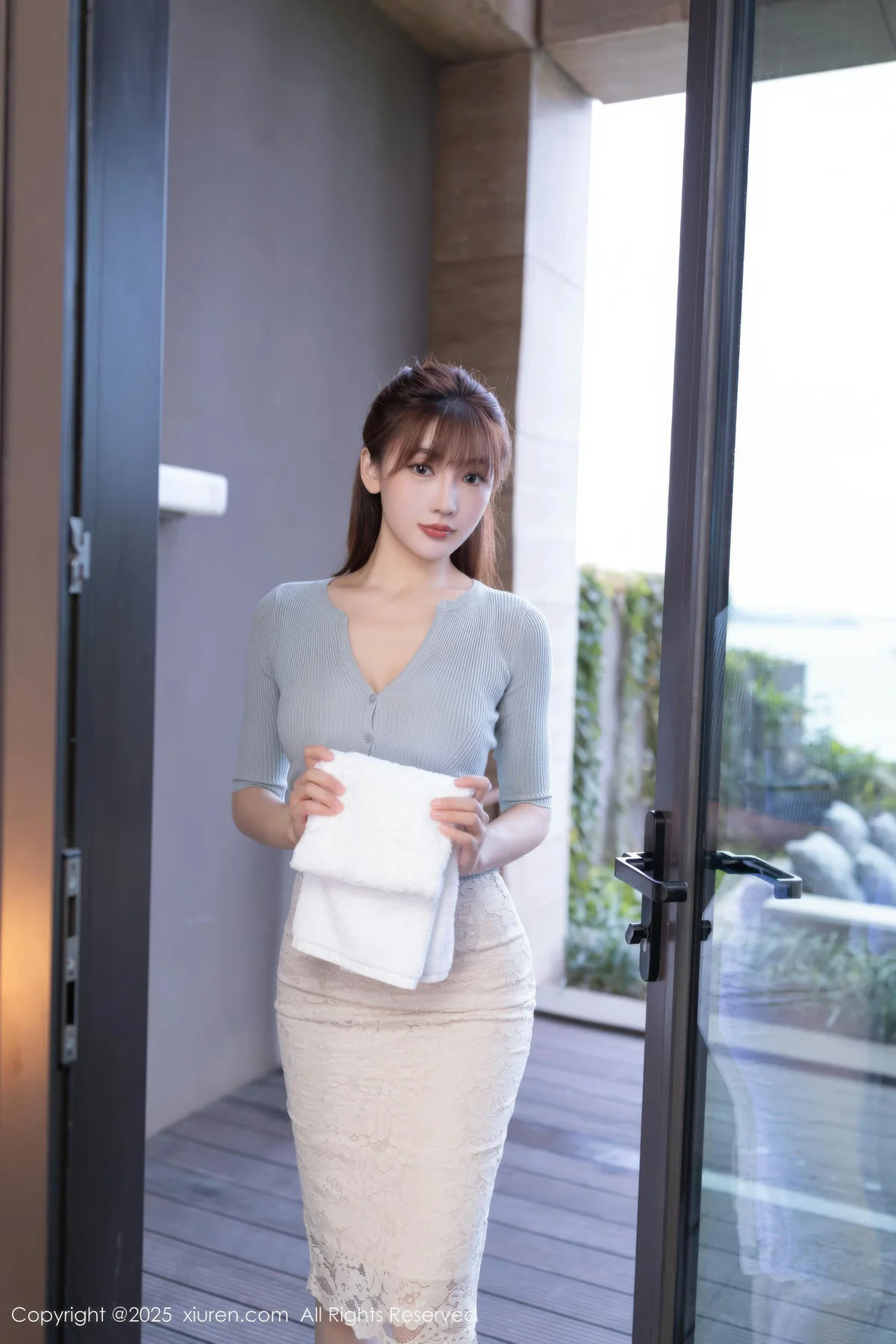 XiuRen 秀人 No.10757 陆萱萱 浅色长裙诱人白色丝袜 - 9