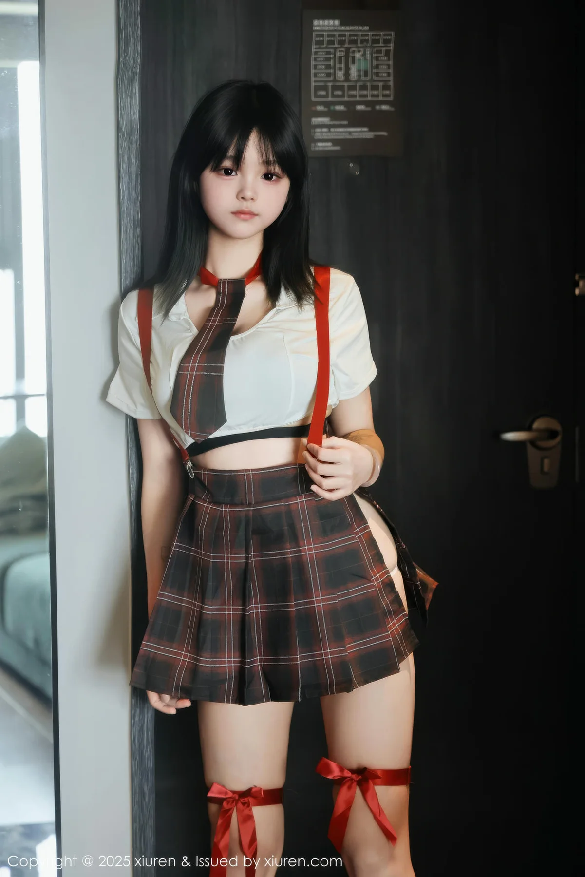 XiuRen 秀人 No.10774 小泠 白色短款黑色格子裙 - 1