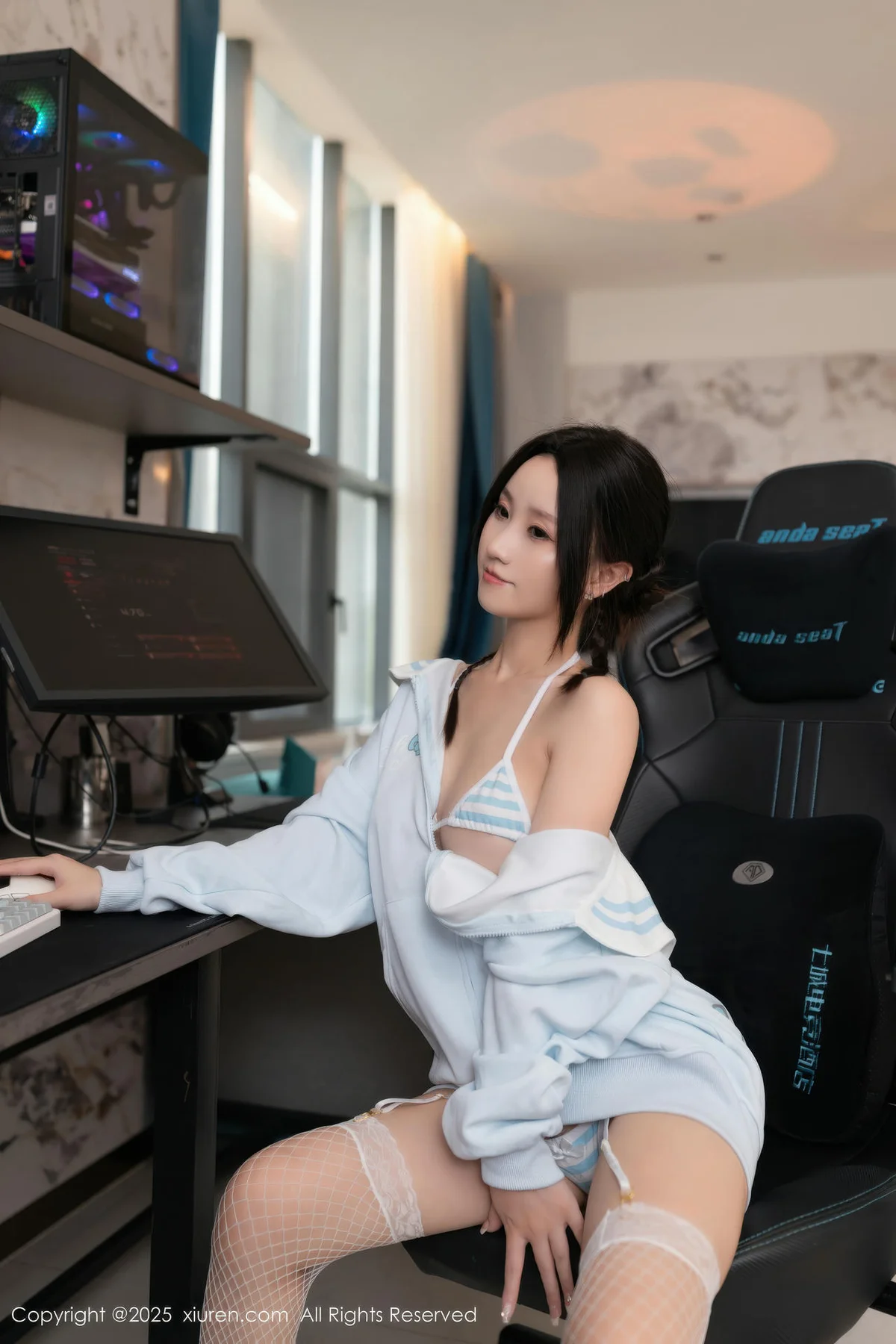 XiuRen 秀人 No.10778 杏子Yada 蓝色卫衣白色丝袜 - 10