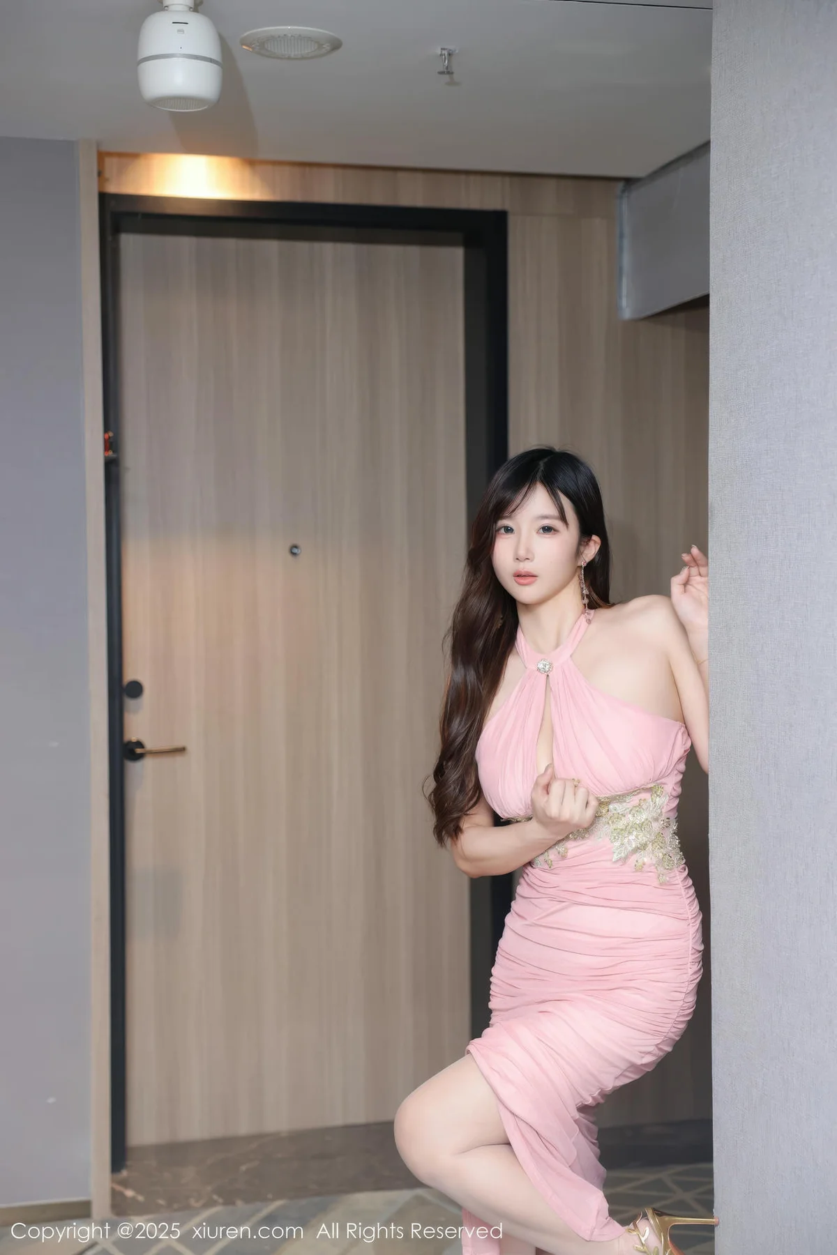 XiuRen 秀人 No.10786 小肉肉咪 巨乳极致美腿性感动人 - 3