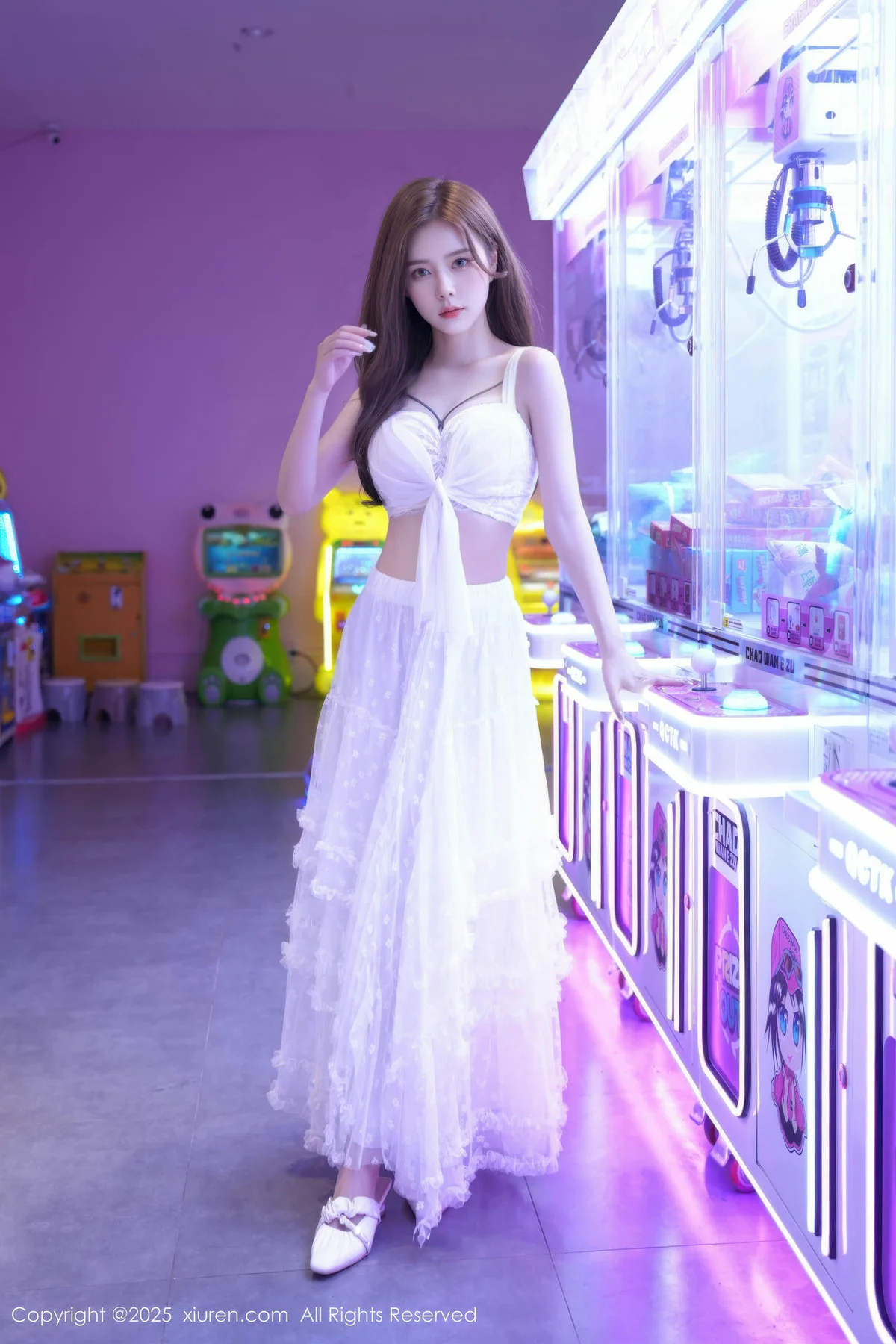 XiuRen 秀人 No.10791 拍黄瓜girl 白色连衣裙 - 2