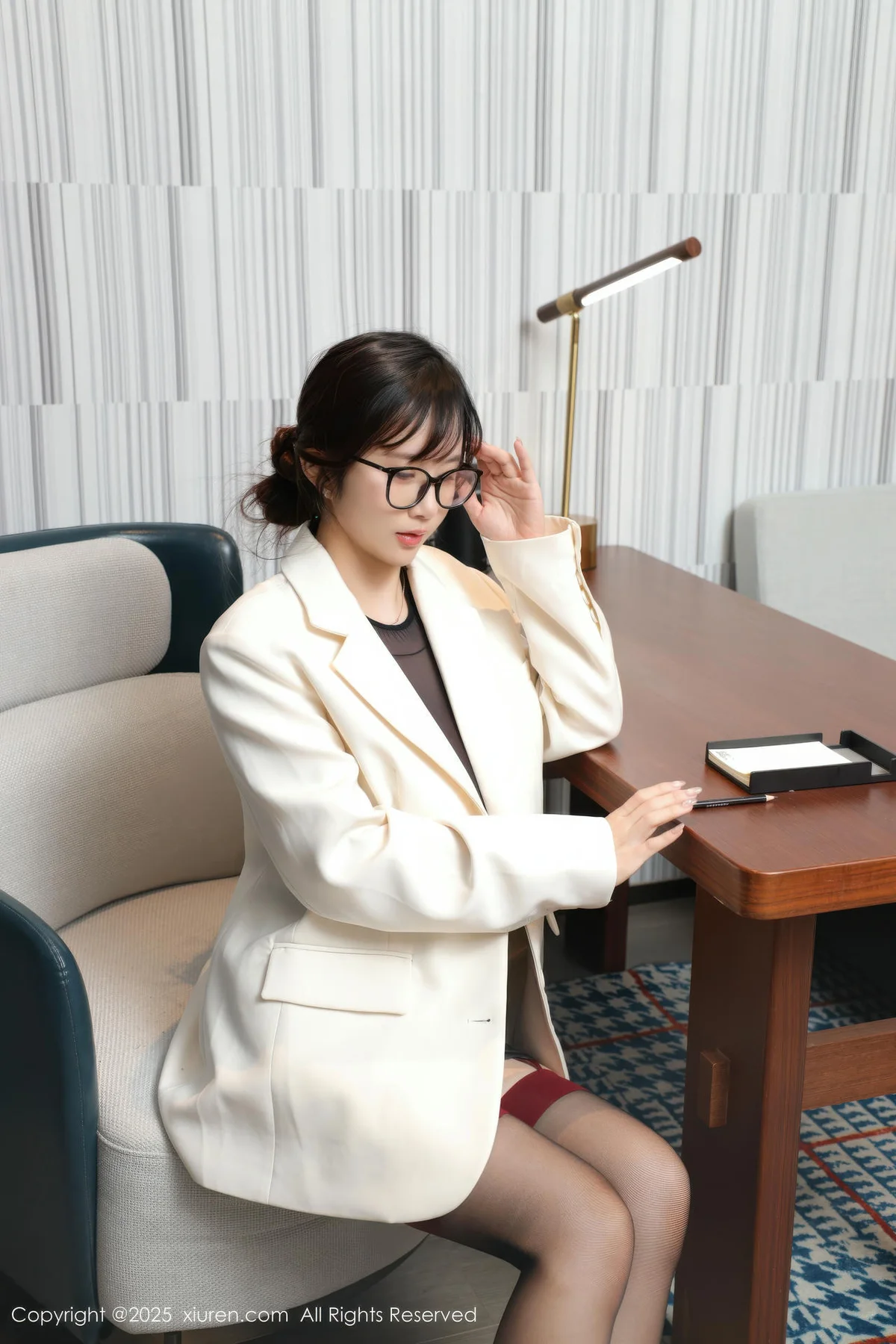 XiuRen 秀人 No.10805 小肉肉咪 白色OL服饰 - 3