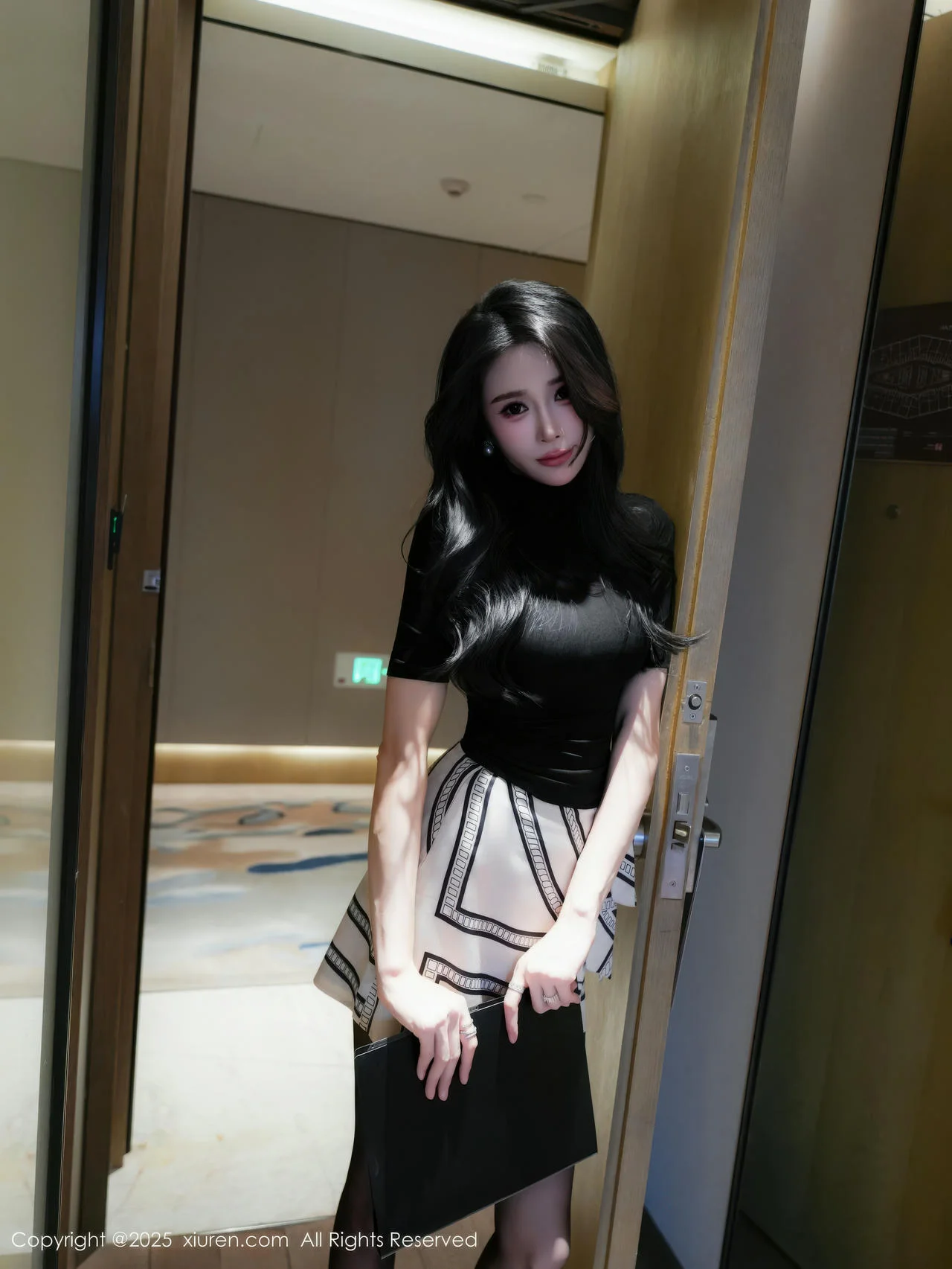 XiuRen 秀人 No.10817 椰汁糯米姬 黑色T恤诱惑 - 5
