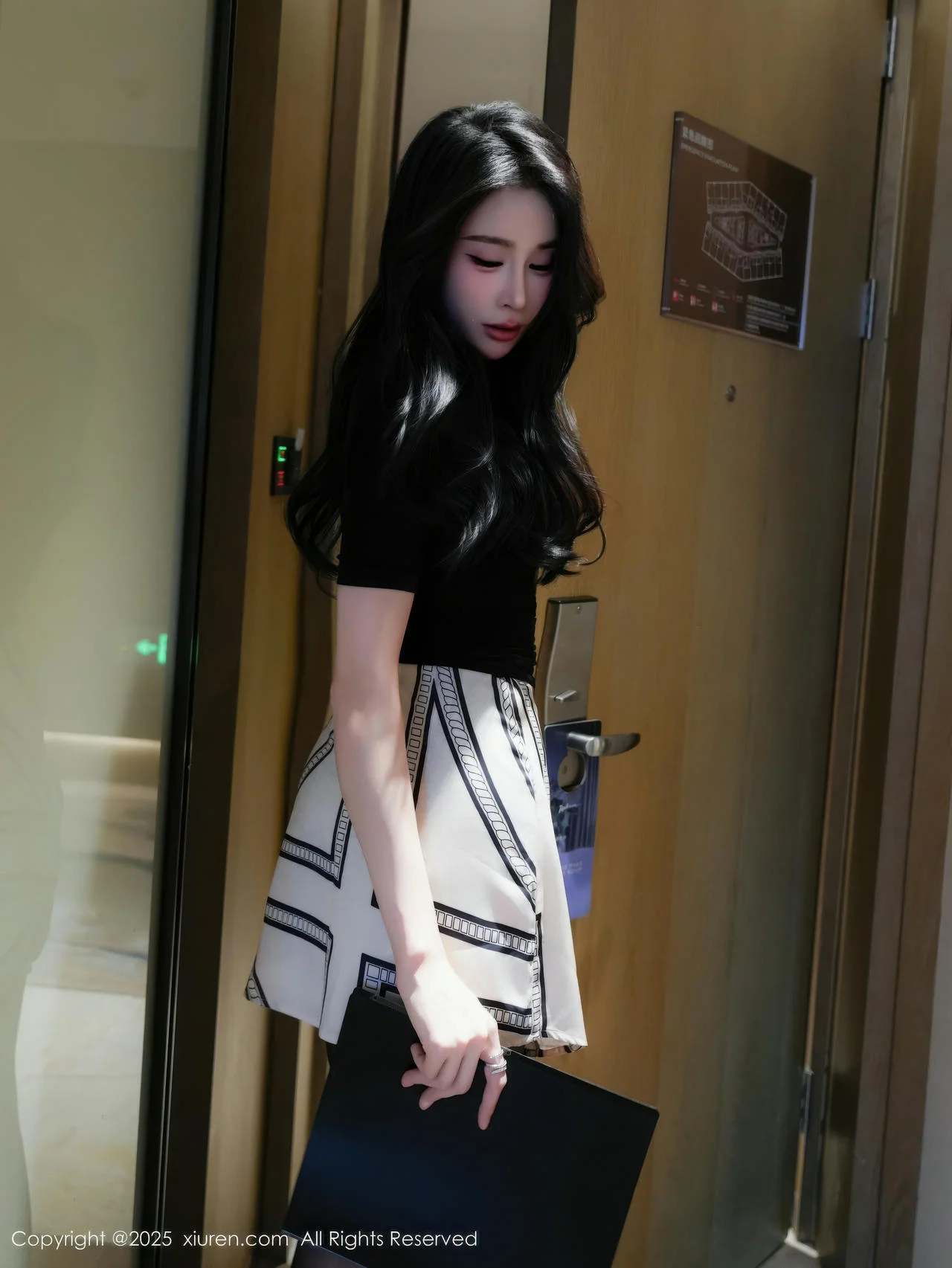 XiuRen 秀人 No.10817 椰汁糯米姬 黑色T恤诱惑 - 7