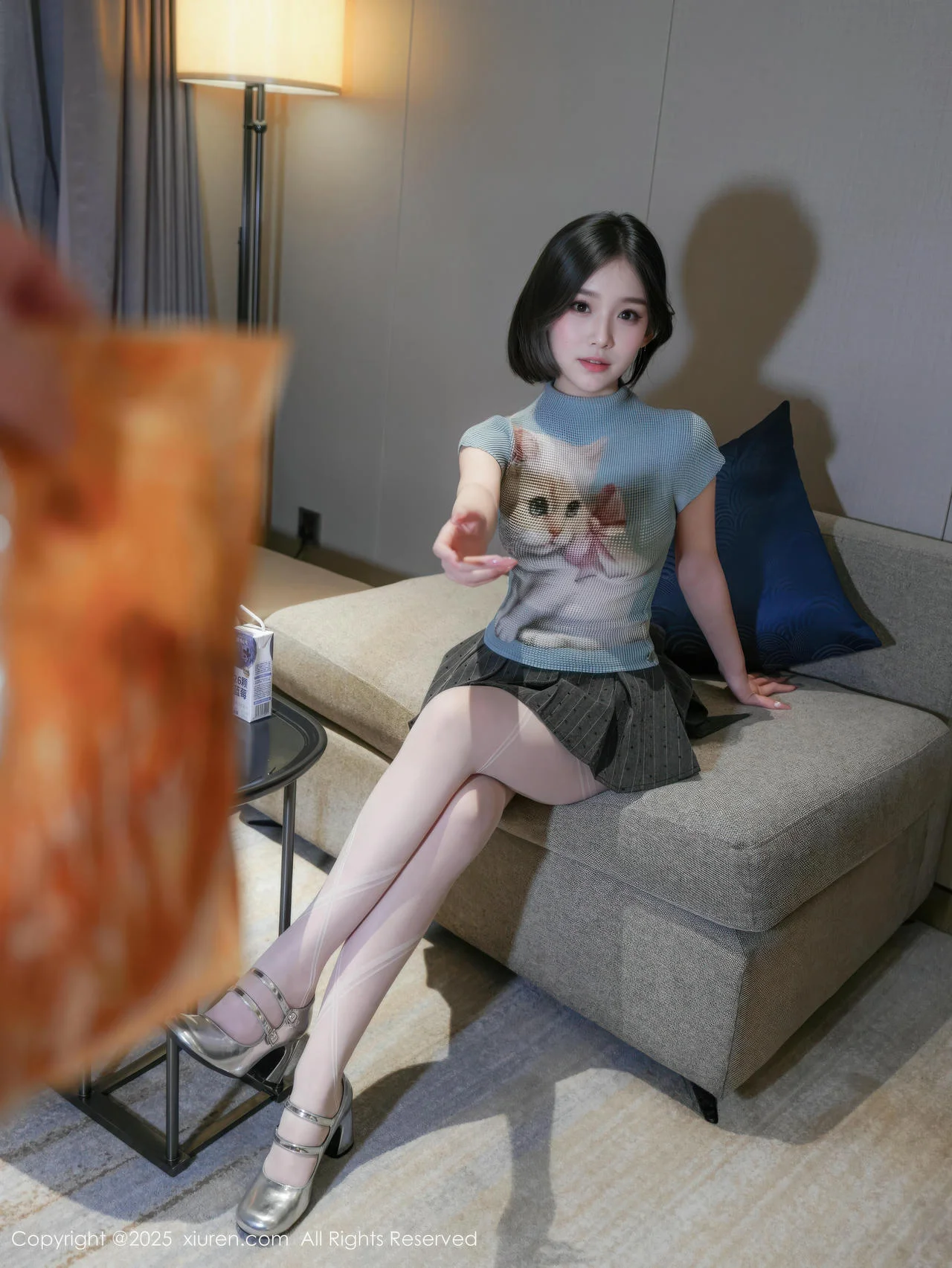 XiuRen 秀人 No.10830 汁汁 灰色短裙白色丝袜 - 5