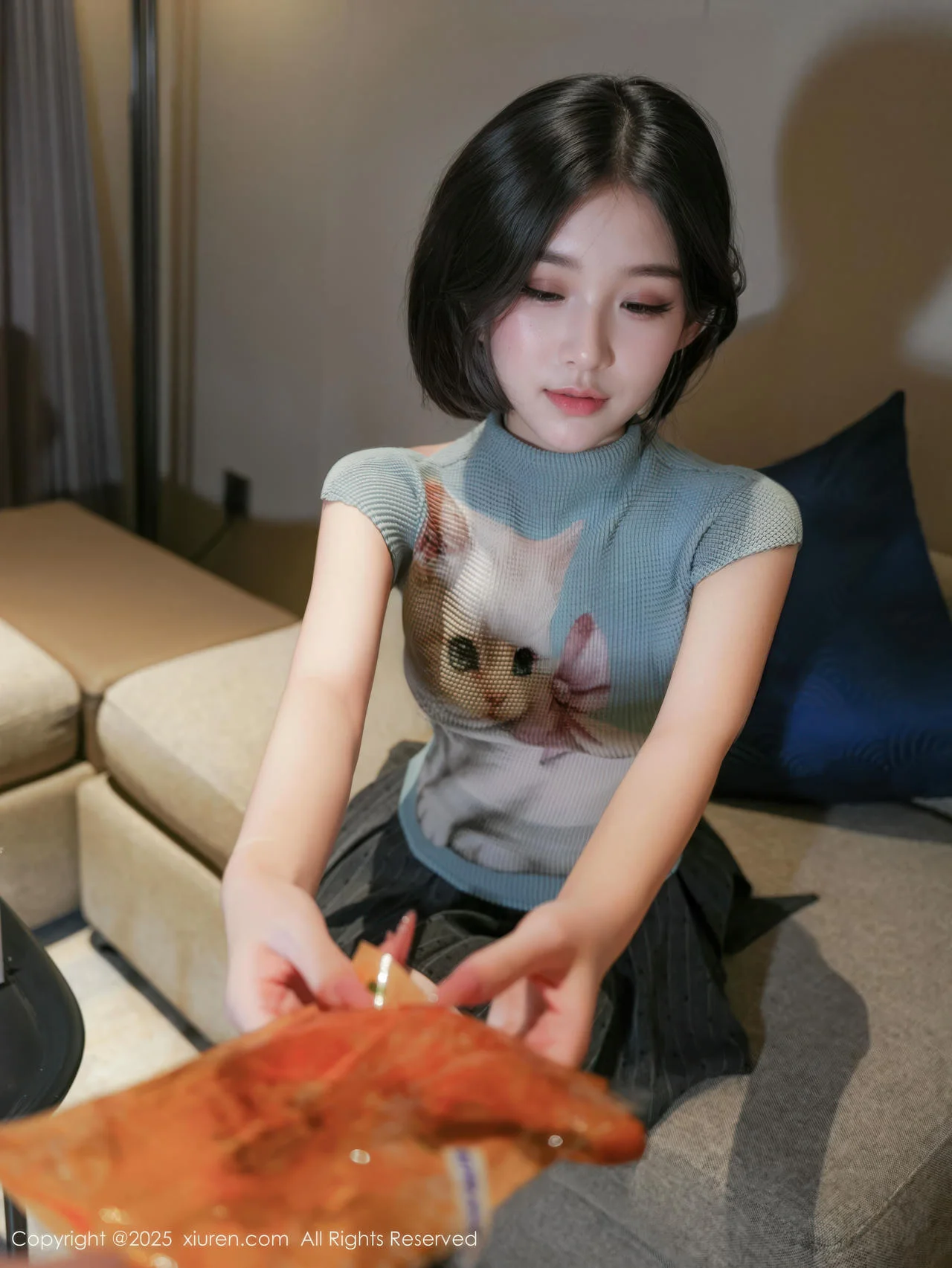 XiuRen 秀人 No.10830 汁汁 灰色短裙白色丝袜 - 6