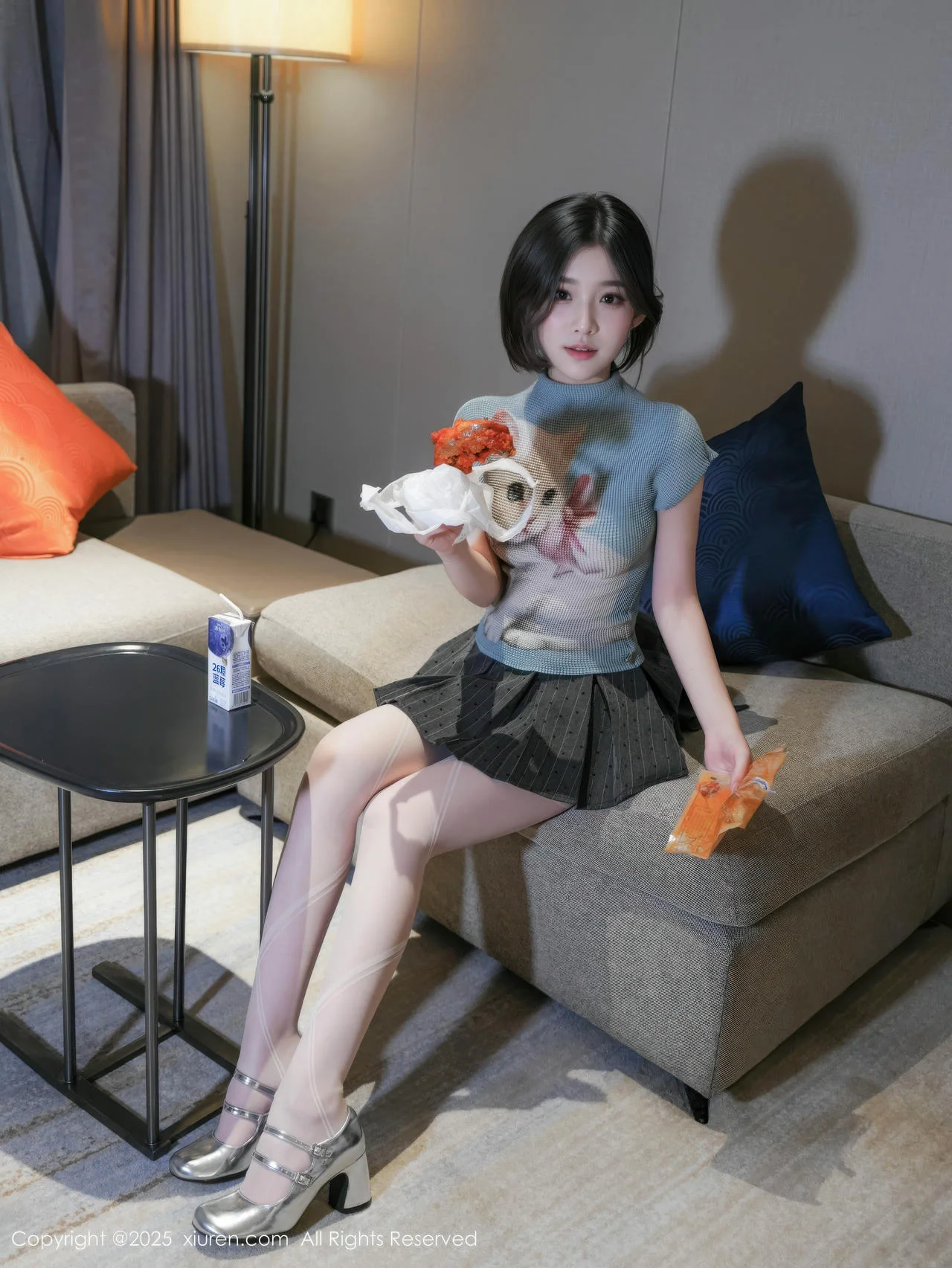 XiuRen 秀人 No.10830 汁汁 灰色短裙白色丝袜 - 10