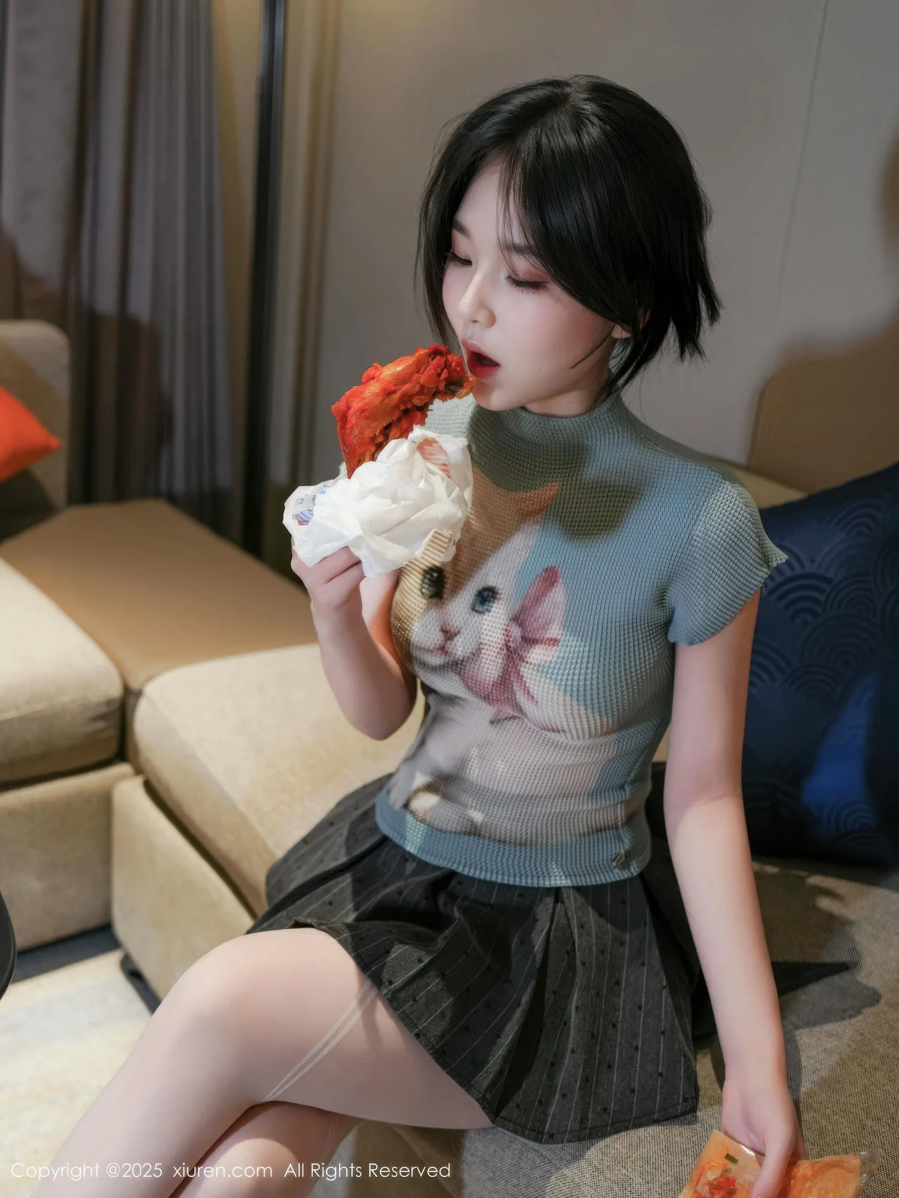 XiuRen 秀人 No.10830 汁汁 灰色短裙白色丝袜 - 2