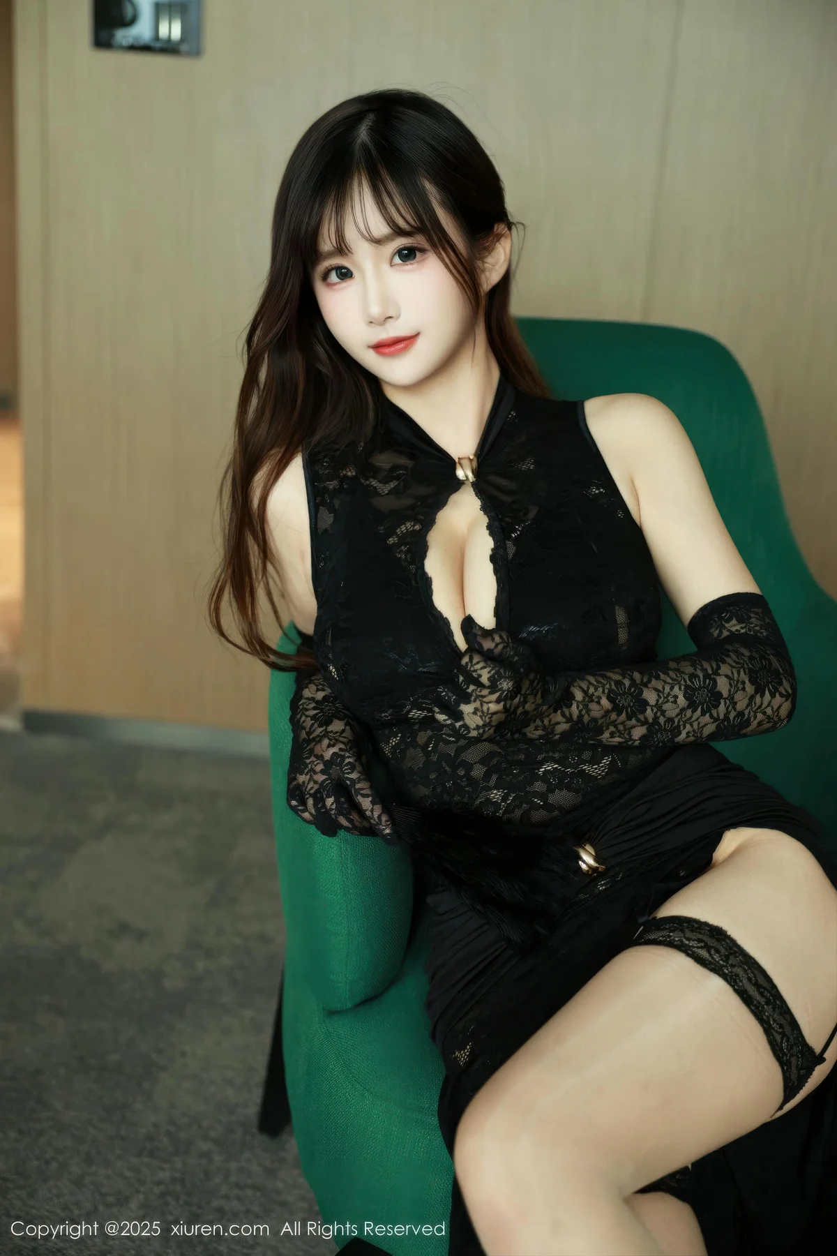 XiuRen 秀人 No.10831 小肉肉咪 黑色连体丝袜 - 2