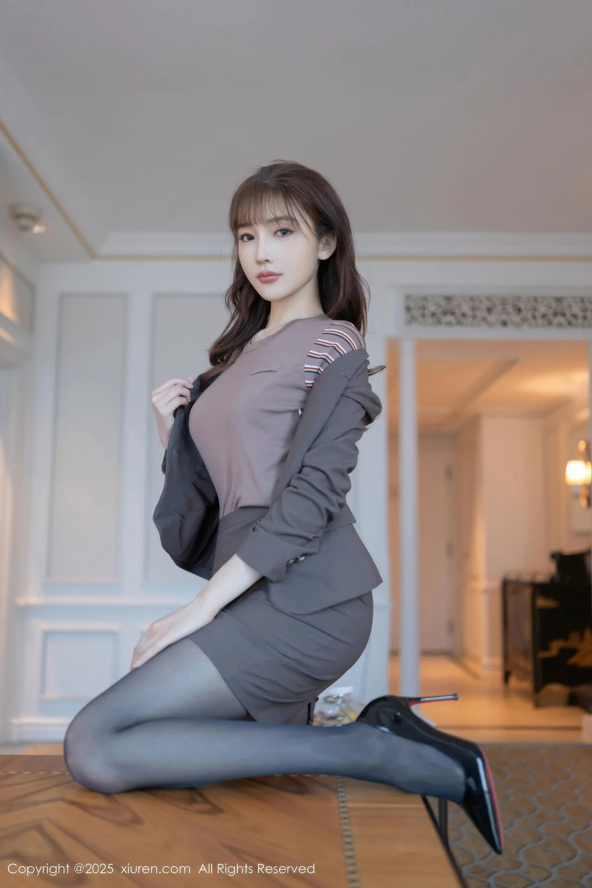 XiuRen 秀人 No.10850 陆萱萱空姐制服魅惑黑丝妖艳动人 - 2