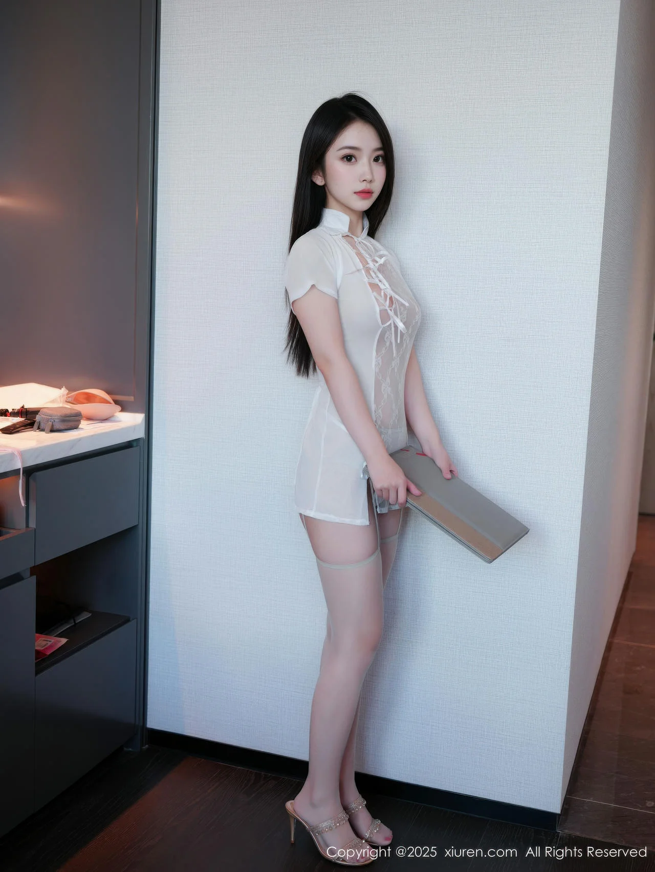 XiuRen 秀人 No.10854 烧烧小桃透视旗袍灰色丝袜 - 1