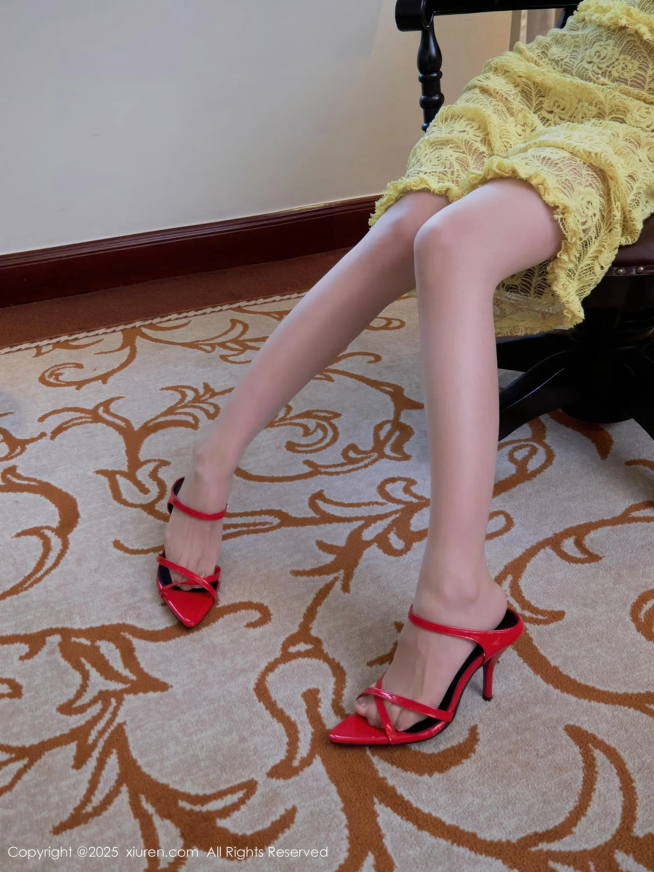 XiuRen 秀人 No.10879 尹甜甜sunny 淡黄蕾丝裙翘臀玉腿 - 6